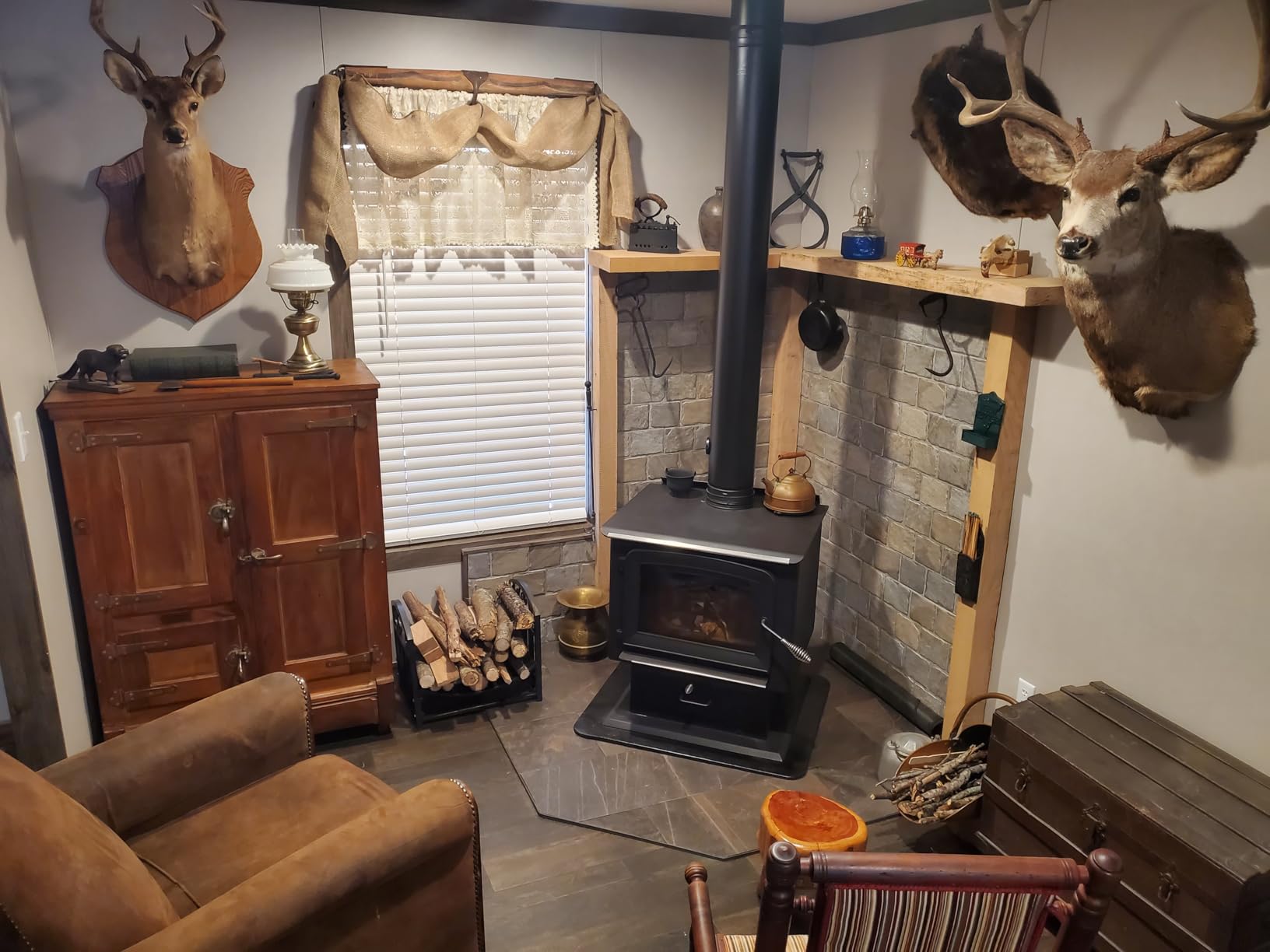Ashley Hearth AW2520E-P 2,500 sq ft Wood Stove with Legs and Pedestal customer photo 1