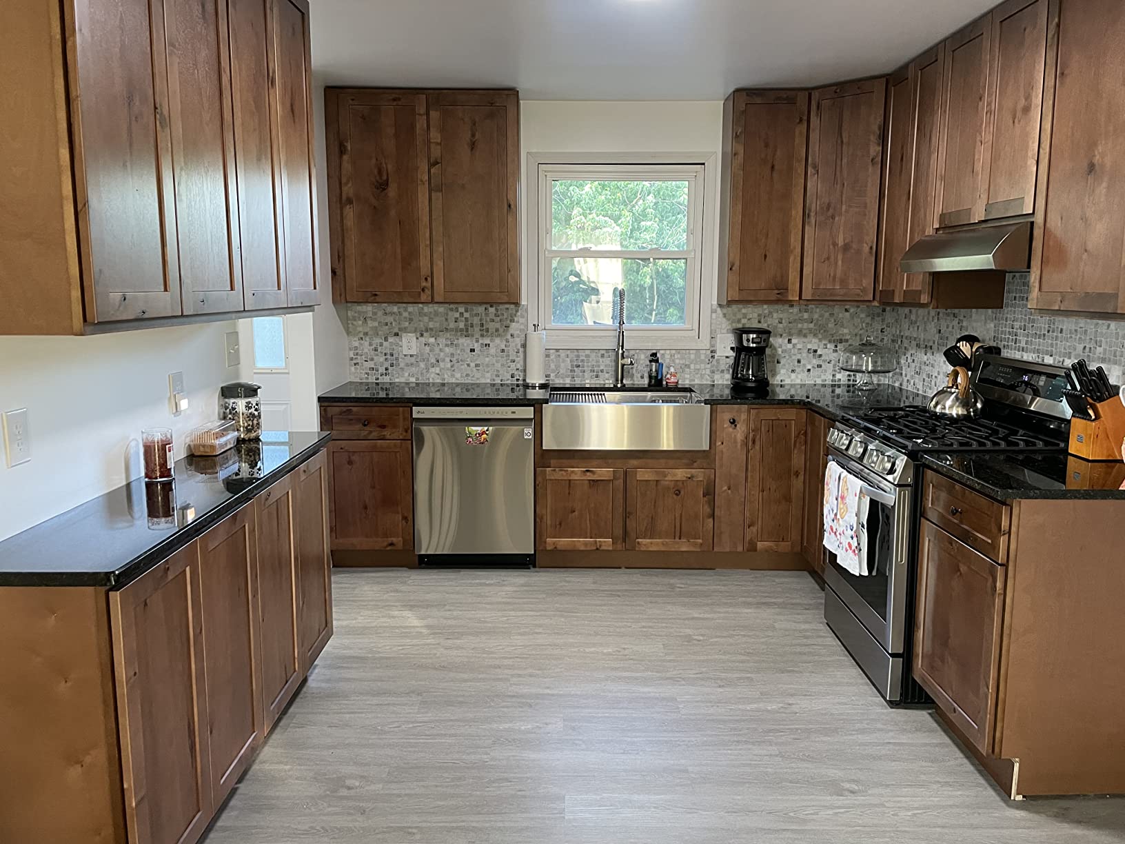 KRAUS Kore Workstation 33-inch Farmhouse Modern Flat Apron Front 16 Gauge Black Stainless Steel Single Bowl Kitchen Sink in PVD Gunmetal Finish with Accessories, KWF410-33/PGM customer photo 1