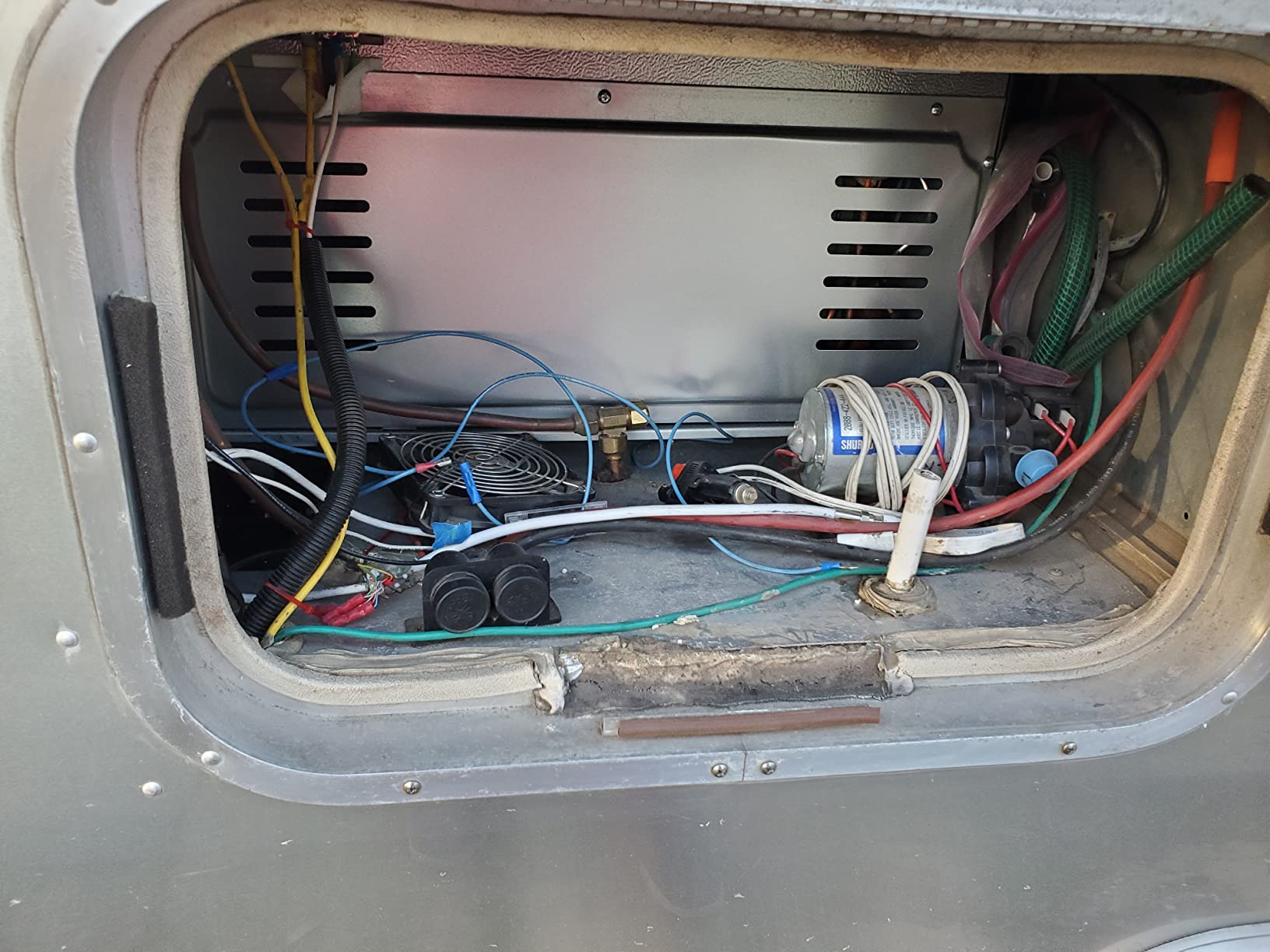 Dometic DMC Series 10 cu. ft. 12V DC Power Compressor Refrigerator, Right Hinge, Stainless Steel customer photo 1