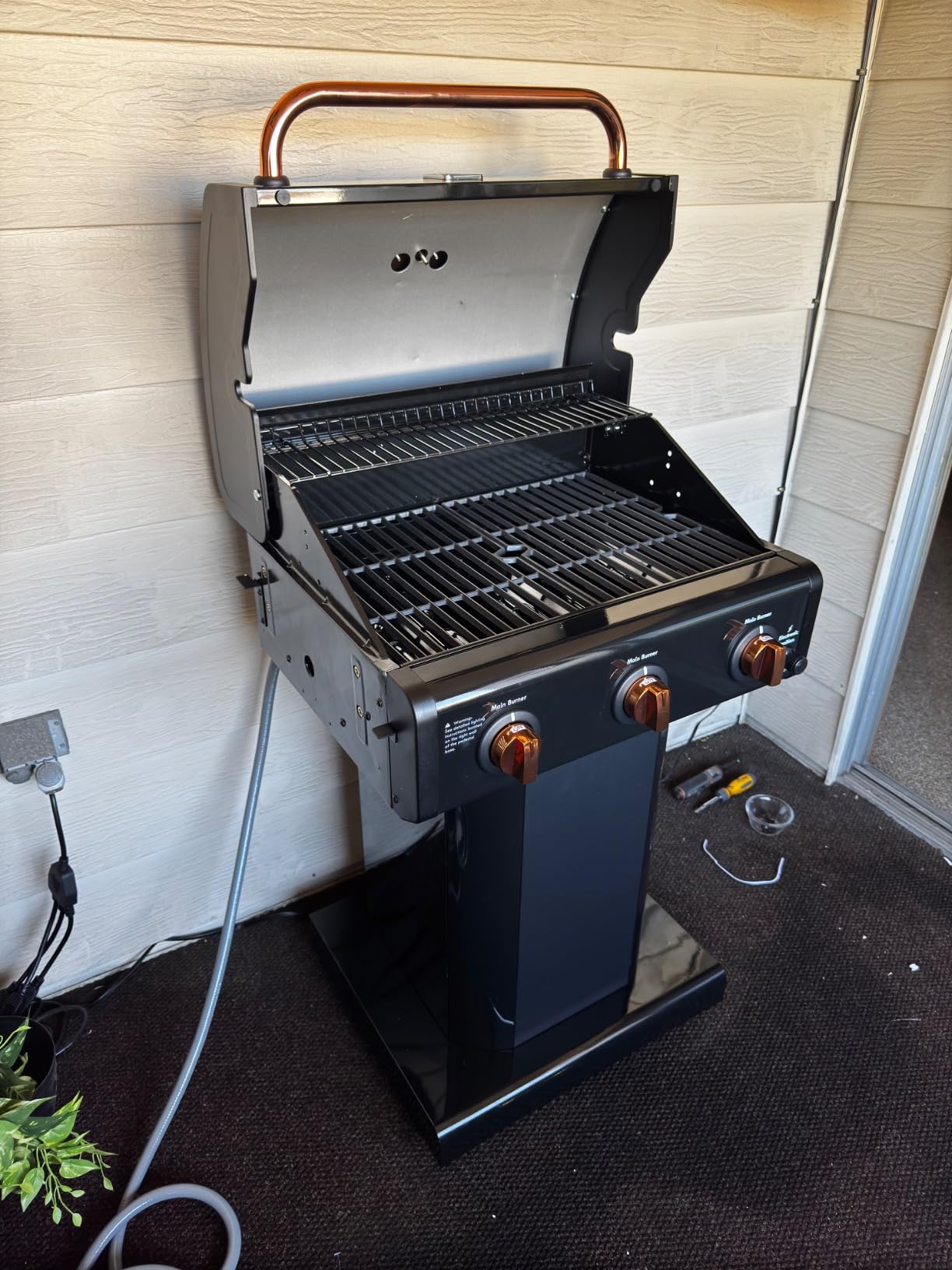 Kenmore 3-Burner Propane BBQ Grill, 30,000 BTUs Gas Grill with Cast Iron Cooking Grates, Folding Side Tables & Wheels, Outdoor Grill with Tool Hooks, Azure Blue customer photo 1