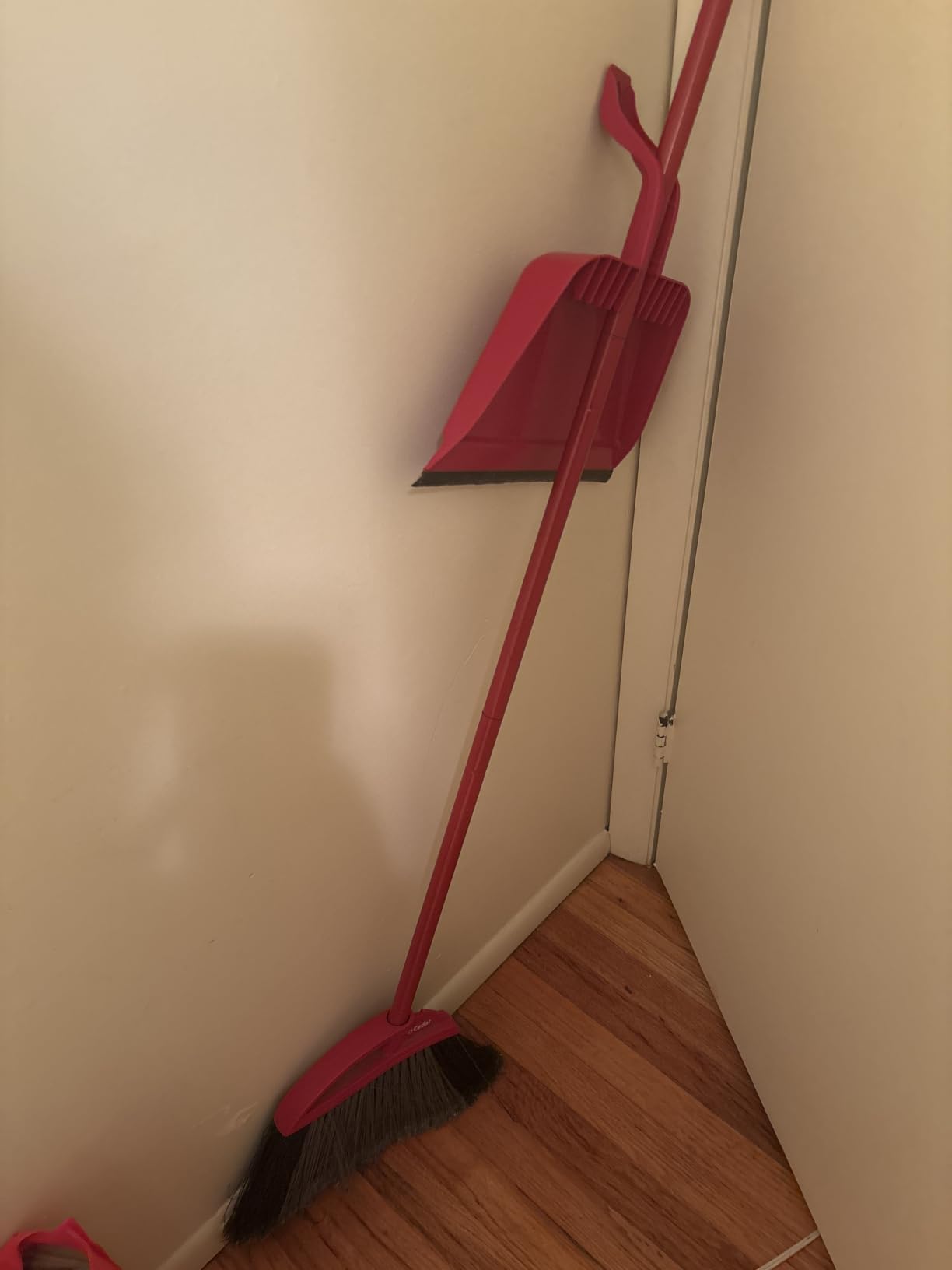 O-Cedar Pet Pro Broom with Step-On Dustpan | Removes Over 99% of Dust & Dirt in One Sweep | Removes 3X More Pet Hair | Quiet Cleaning Tool for Cat and Dog Owners customer photo 2