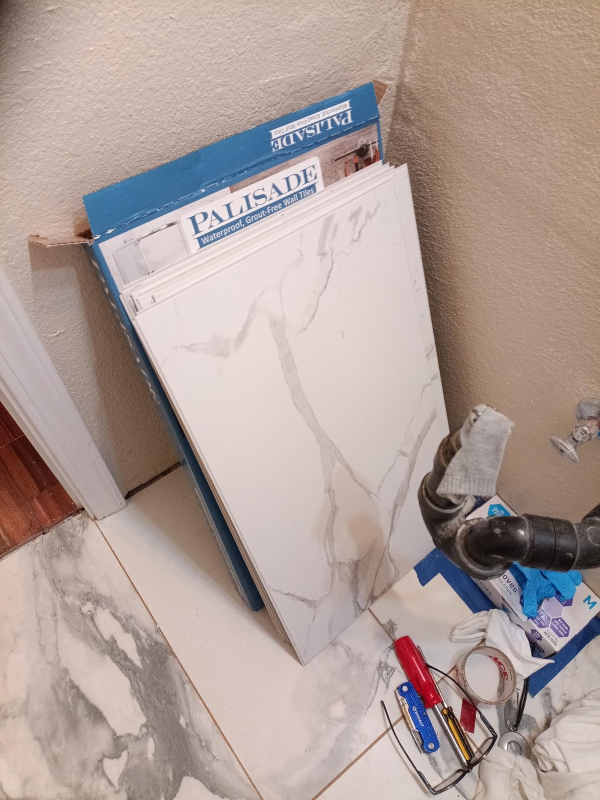 Palisade 25.6 in. x 14.8 in. Vinyl Wall Tiles in Carrara Marble (8 Pack) customer photo 2