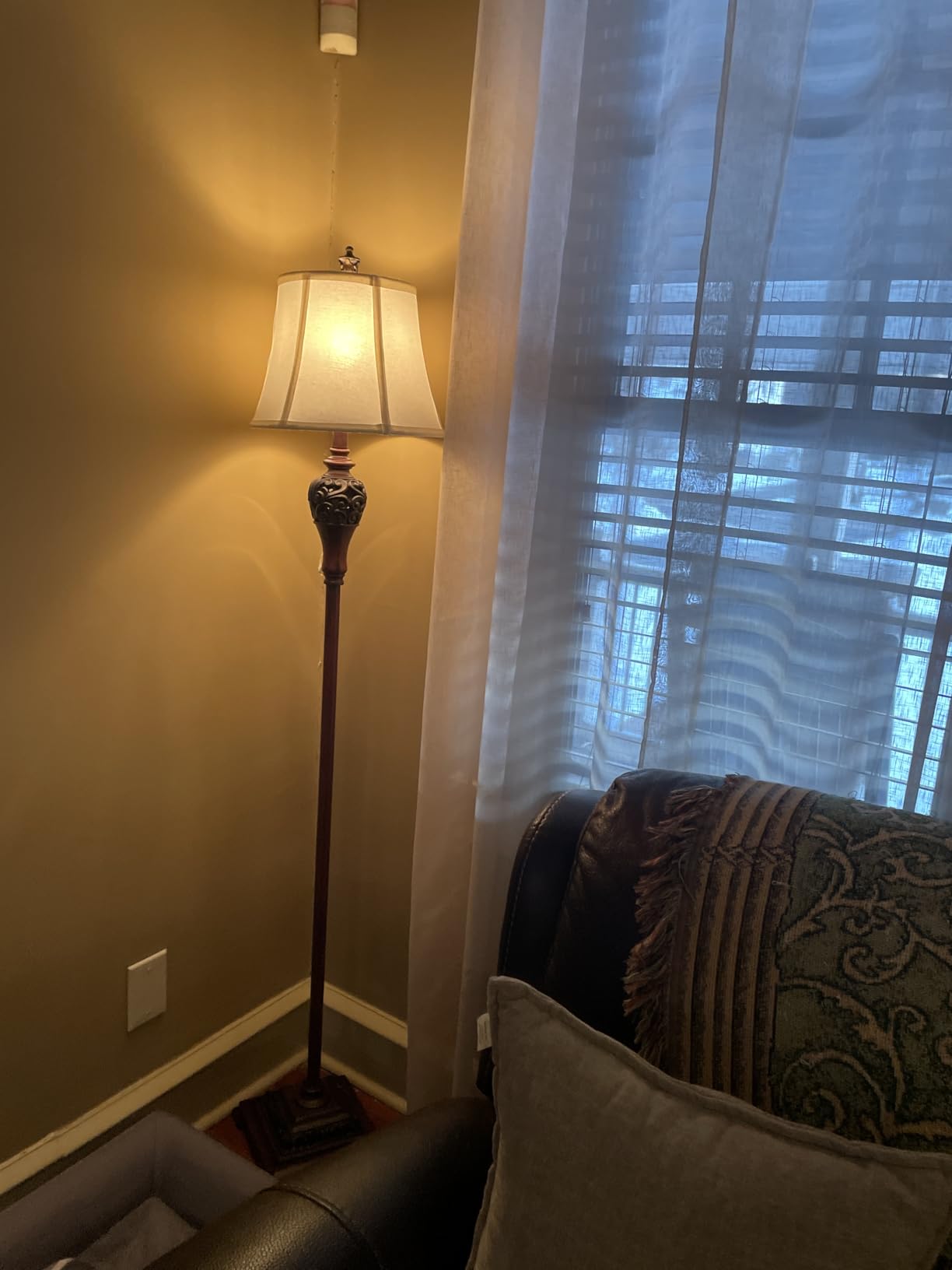 Sucolite Vintage Floor Lamp for Living Room, Traditional Tall Standing Lamp customer photo 2