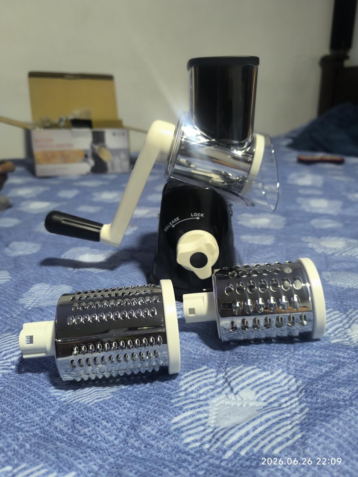 Cambom Rotary Cheese Grater Hand Crank Cheese Shredder, Black customer photo 2