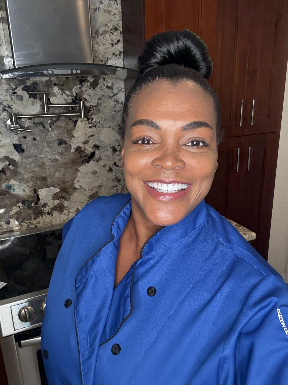 Short Sleeves Tailored Fit Chef Coat Jacket Uniform for Women for Food Service, Caterers, Bakers and Culinary Professional customer photo 1