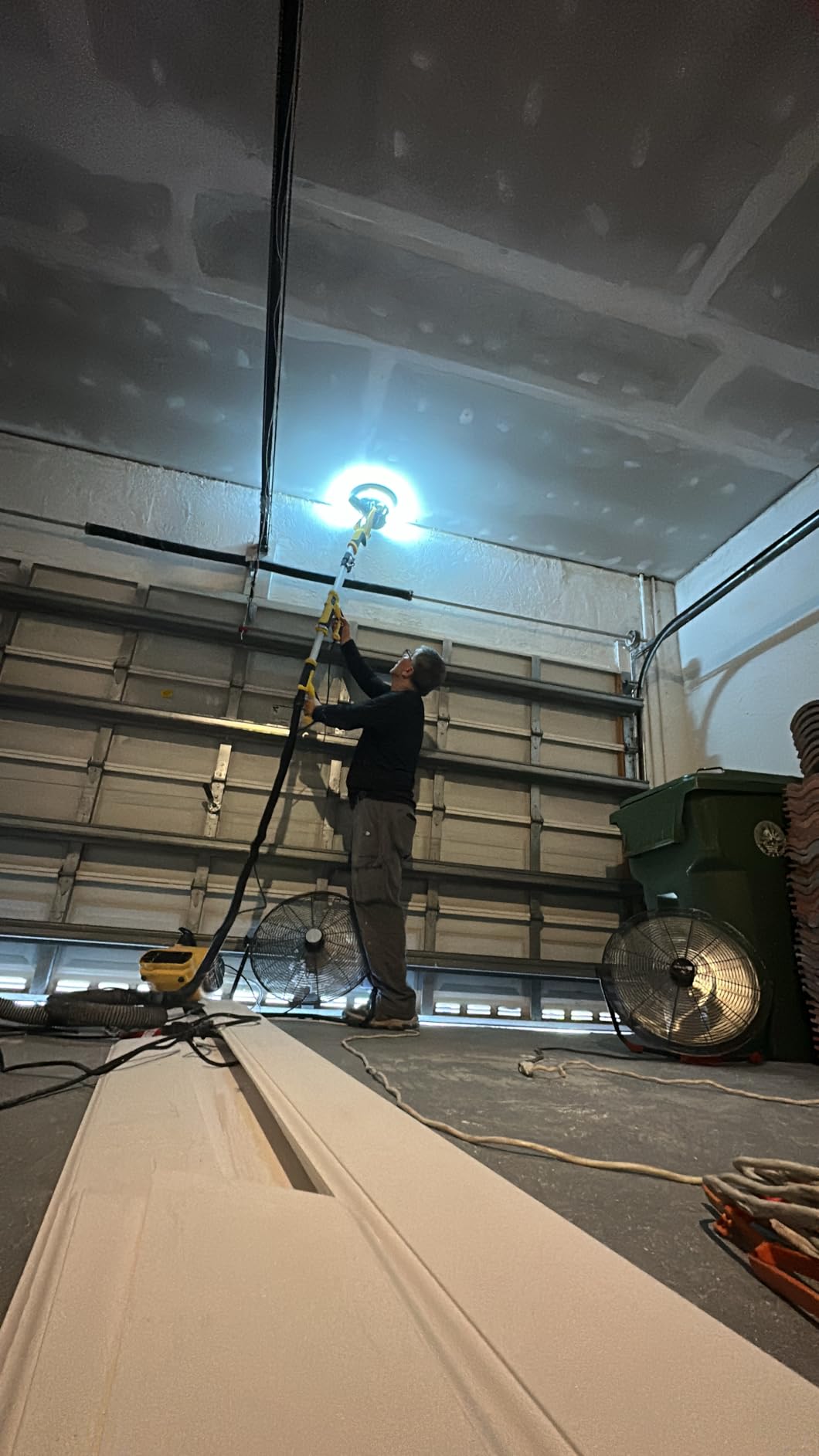 Drywall Sander, Electric Drywall Sander with Vacuum, Automatic Dust Removal, 7 Variable Speed, 900-1800RPM, 26' Power Cord, Labor-Saving Handle and Patented Fixture for Ceiling Sanding, LED Light customer photo 1