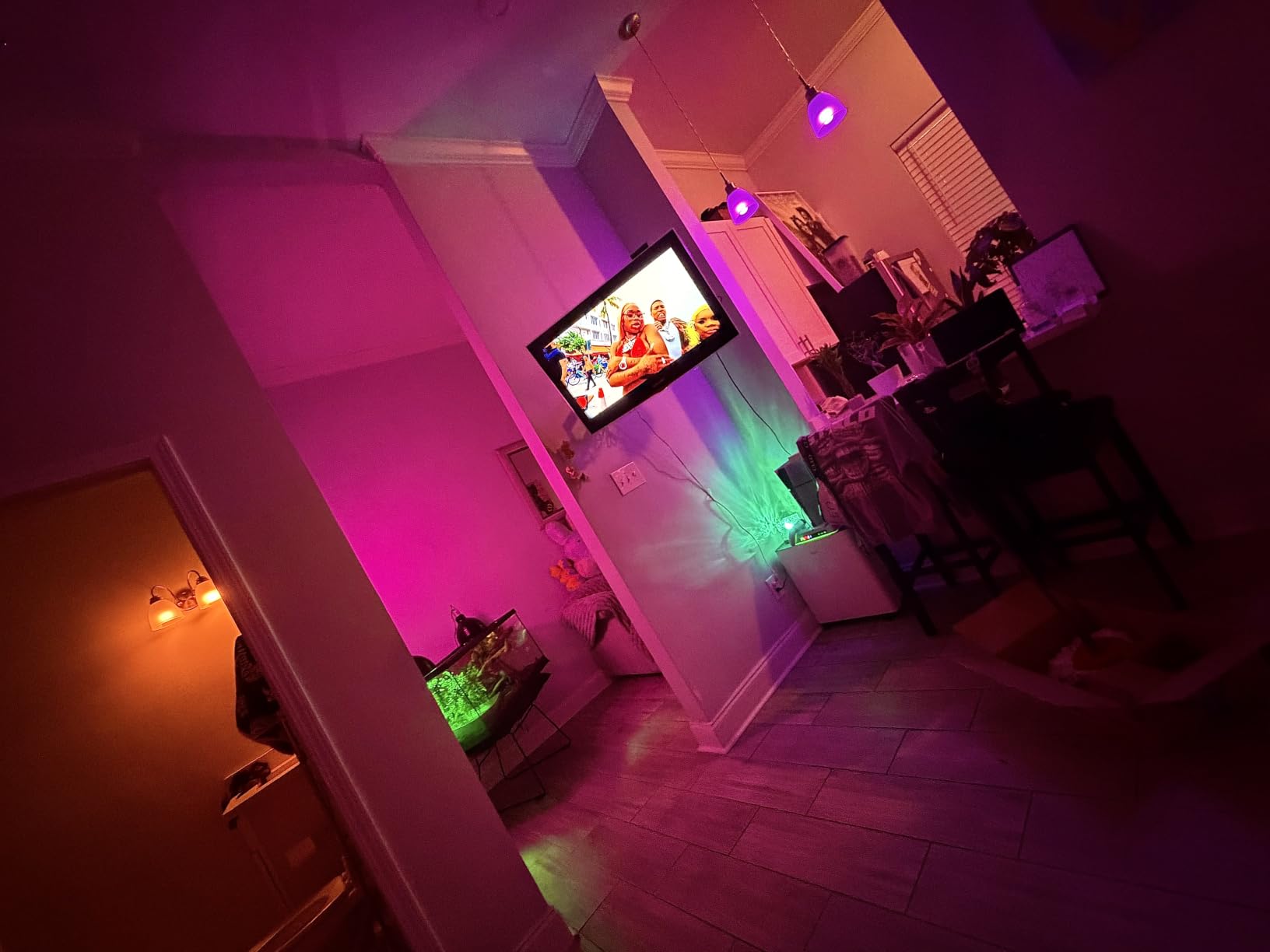 Govee Smart Light Bulbs, A19 Color Changing Light Bulb, 800 LM, E26 Base customer photo 2