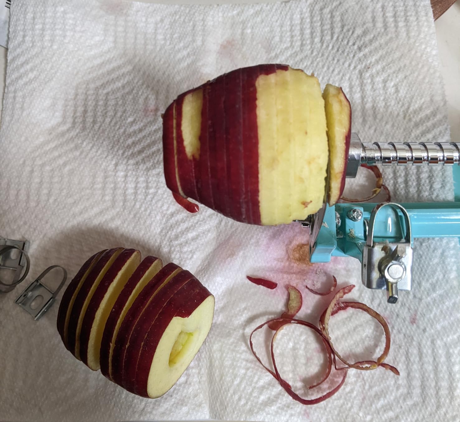 Apple Peeler Slicer Corer with Stainless Steel Blades and Powerful Suction Base for Apples Pears Potatoes(Red) customer photo 1