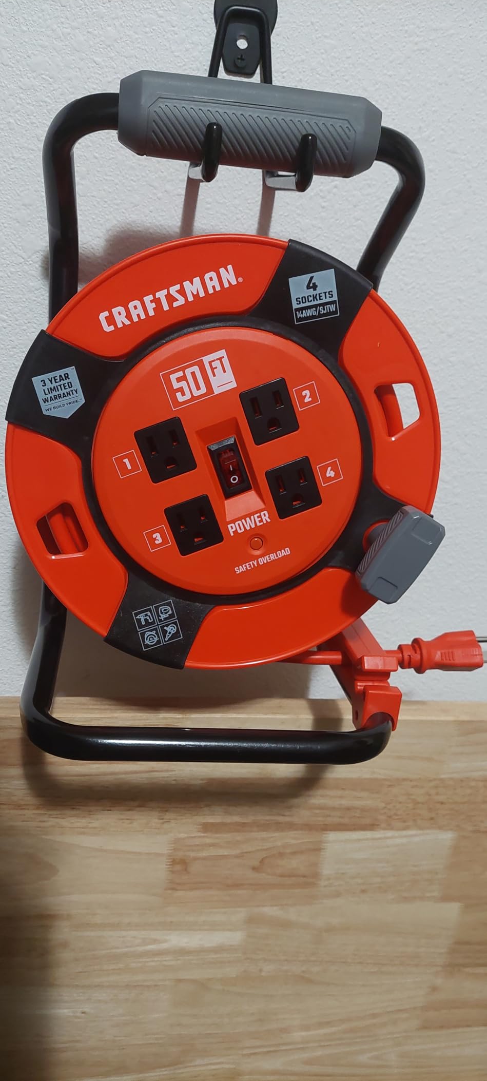 CRAFTSMAN 100 Ft. Retractable Extension Cord Reel, 4 Outlets customer photo 2