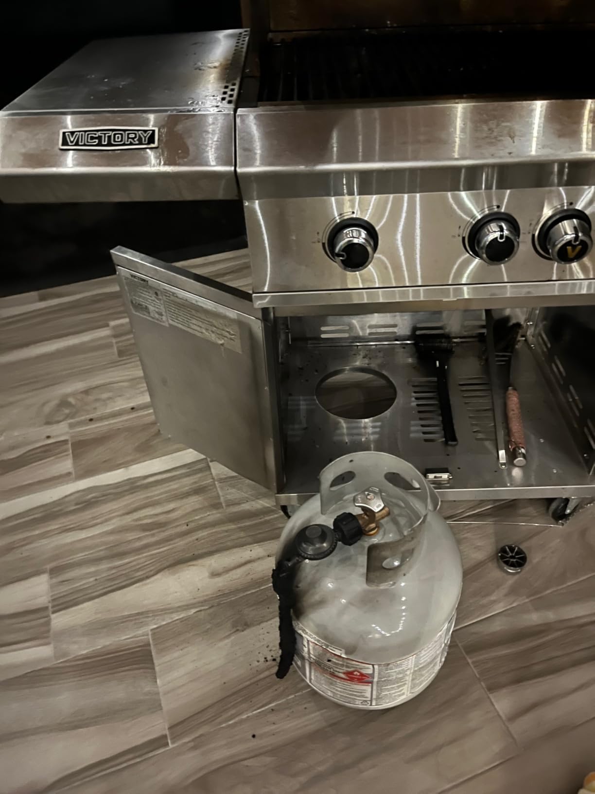 Victory 3-Burner Propane Gas Grill With Infrared Side Burner - BBQ-VCT3BSB-LP customer photo 2