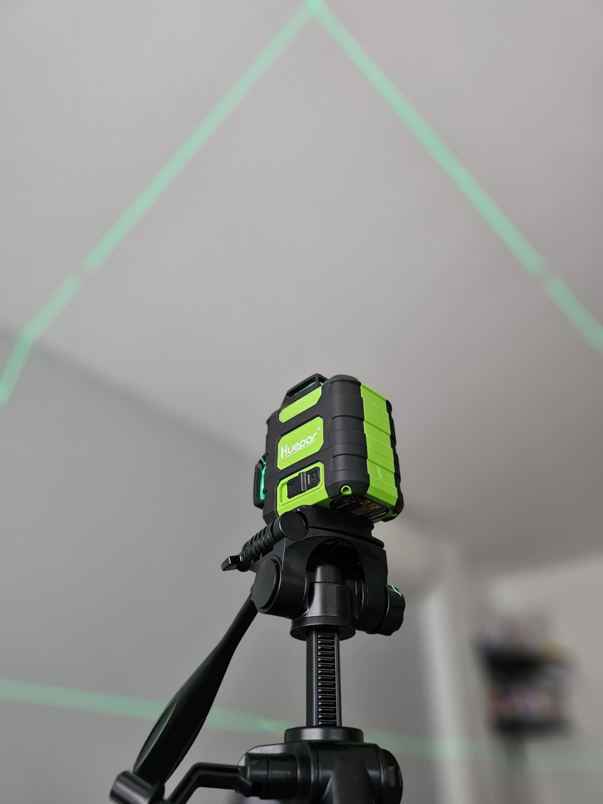Huepar Laser Level 360 Self Leveling, Rechargeable Green Laser 4x360° Cross Line Lazer Leveler 4D Level Laser Tool for Construction with Two Li-ion Batteries, Magnetic Bracket &Hard Carry Case -LS04CG customer photo 1