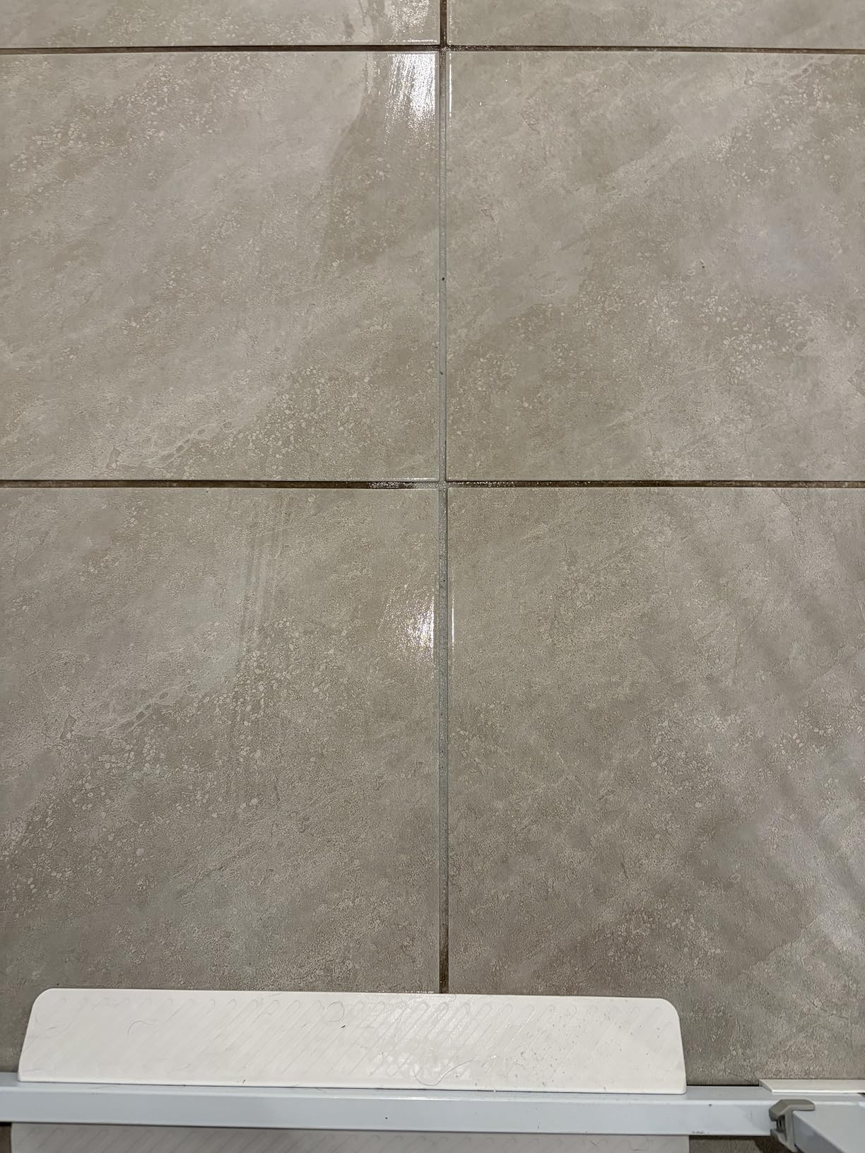 ITTAR Grout Brush with Long Adjustable Handle, Swivel Scrub Brush, V-Shape Grout Line Scrubber with Stiff Bristle for Deep Cleaning Tile Grout, Shower, Kitchen, Hard-to-Reach Corners customer photo 1