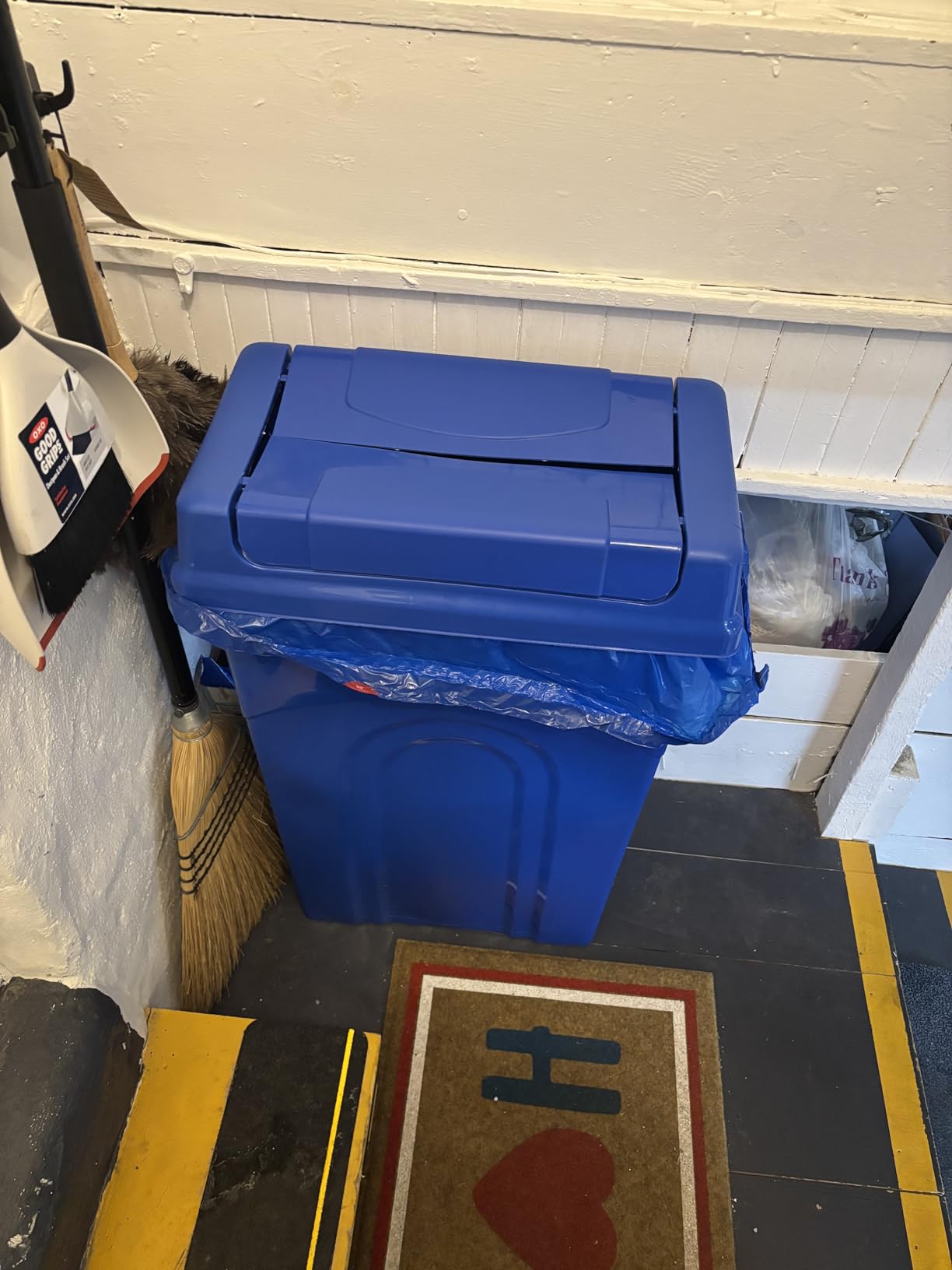 United Solutions 23 Gallon Highboy Plastic Recycling Bin Kitchen Trash Can with Lid, Pass Through Handles, and Dustpan Edge, Blue customer photo 2