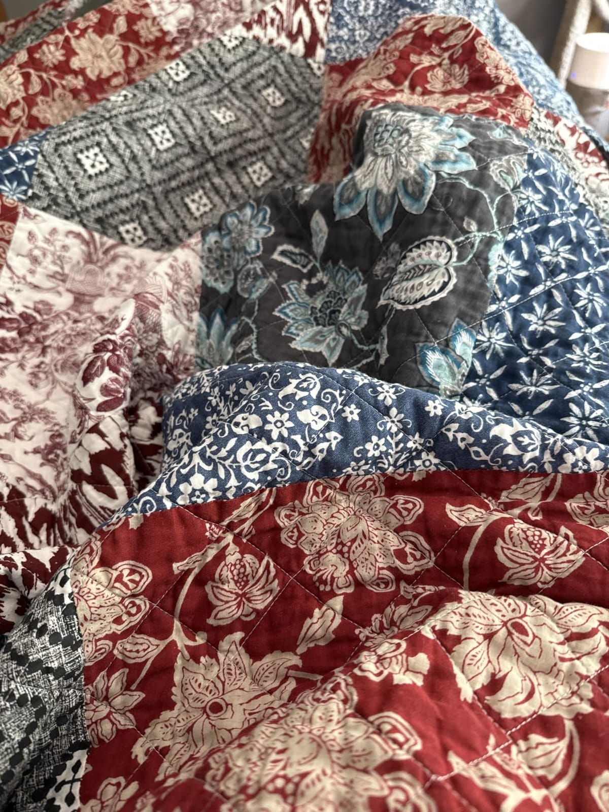 Secgo Queen Comforter Set for Bed - 100% Cotton Quilts Queen Size, Burgundy Bedspreads (90 * 98 Inch) with 2 Pillow Shams, Patchwork Reversible Lightweight Bedding customer photo 1