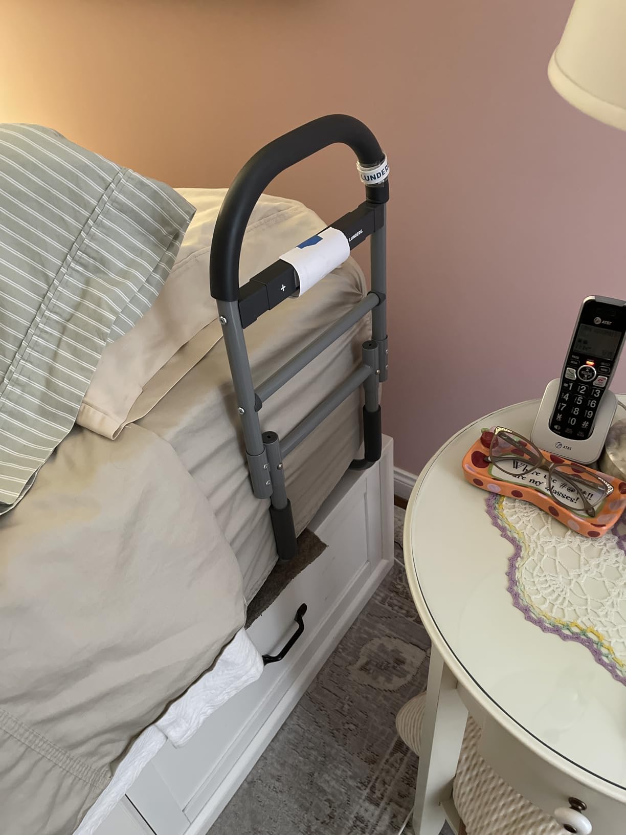 Lunderg Bed Assist Rail for Seniors with Motion Light & Non-Slip Grab Bar customer photo 1