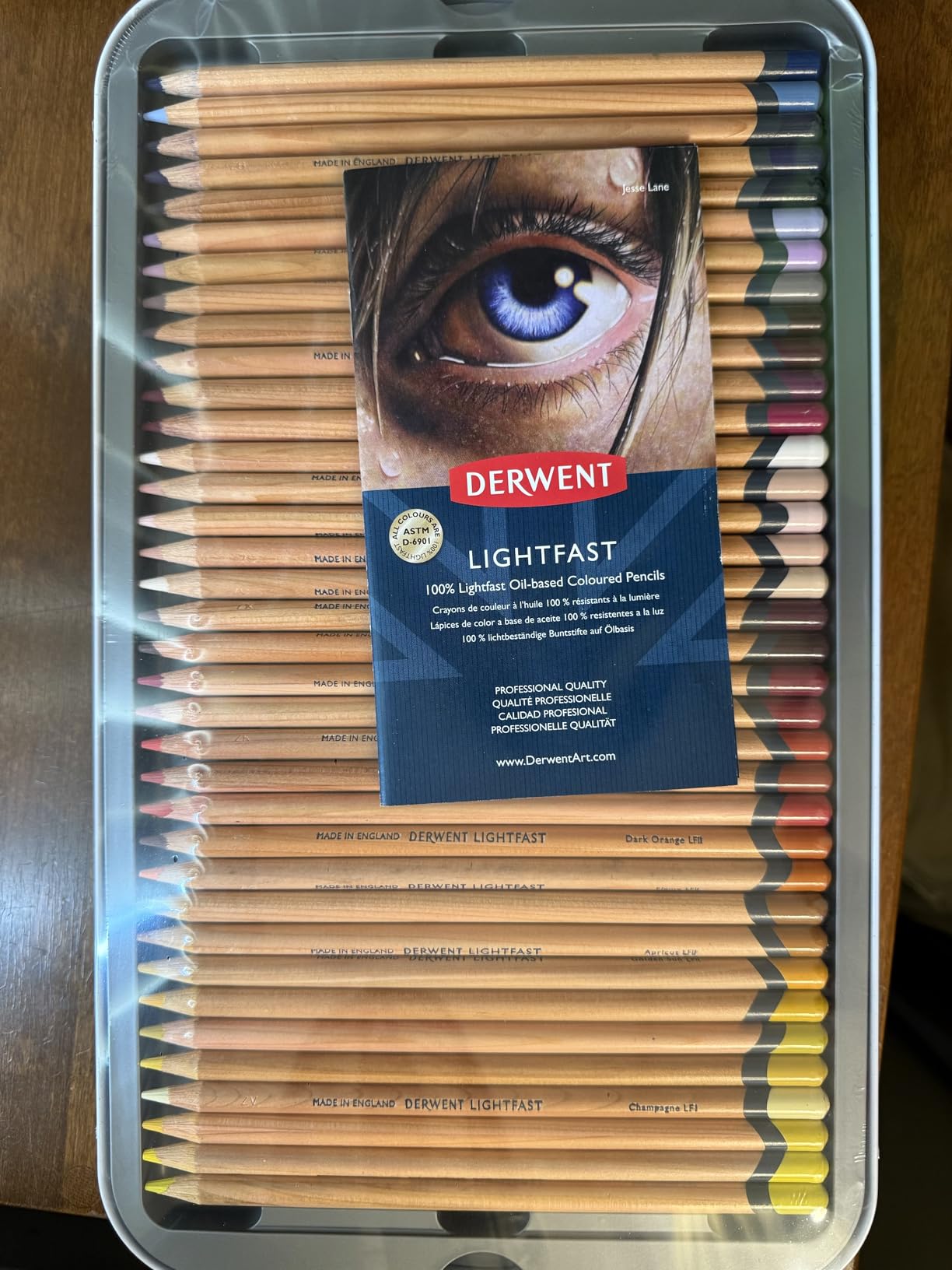 Derwent Lightfast Colored Pencils 100 Tin, Set of 100, 4mm Wide Core, 100% Lightfast, No Fade for 100 Yrs, Oil-based, Premium Core, Creamy, Ideal for Drawing, Coloring, Professional Quality (2306017) customer photo 1