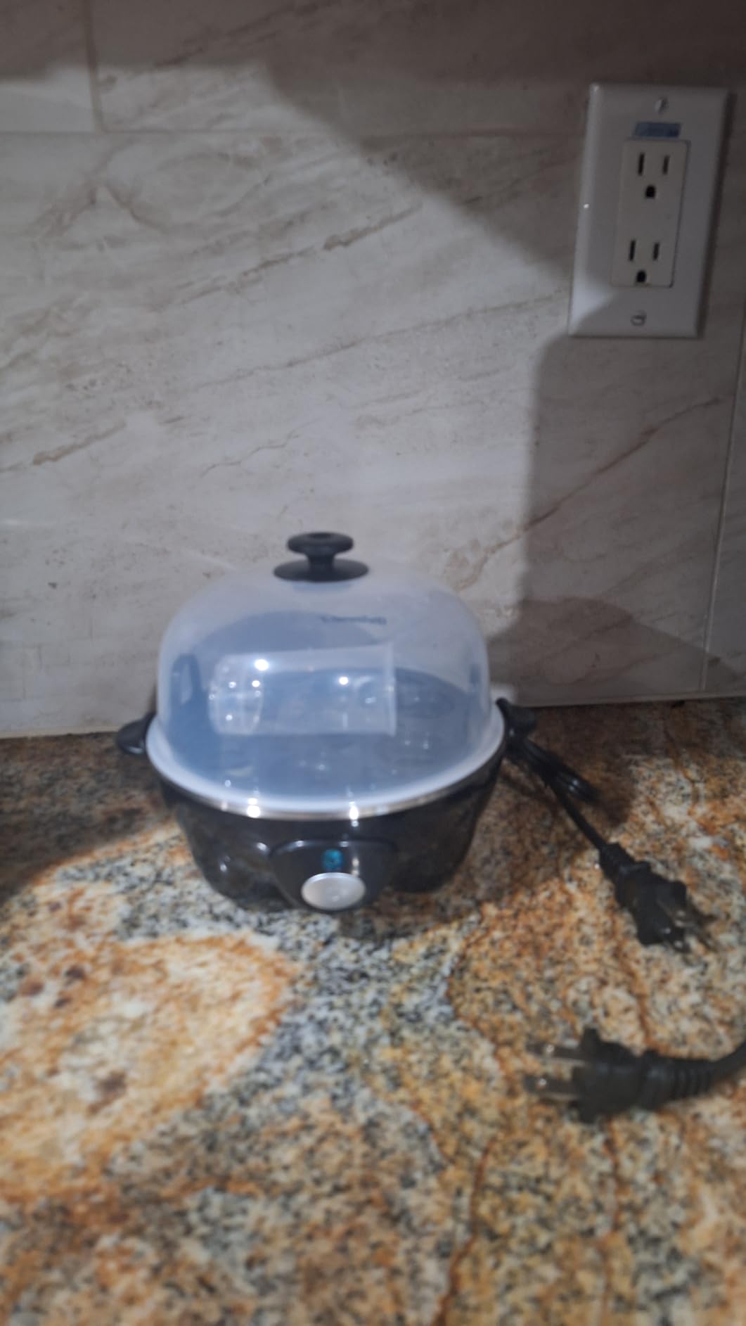 Elite Gourmet 7-Egg Rapid Egg Cooker, Poacher/Omelet Maker, Auto Shut-Off customer photo 1