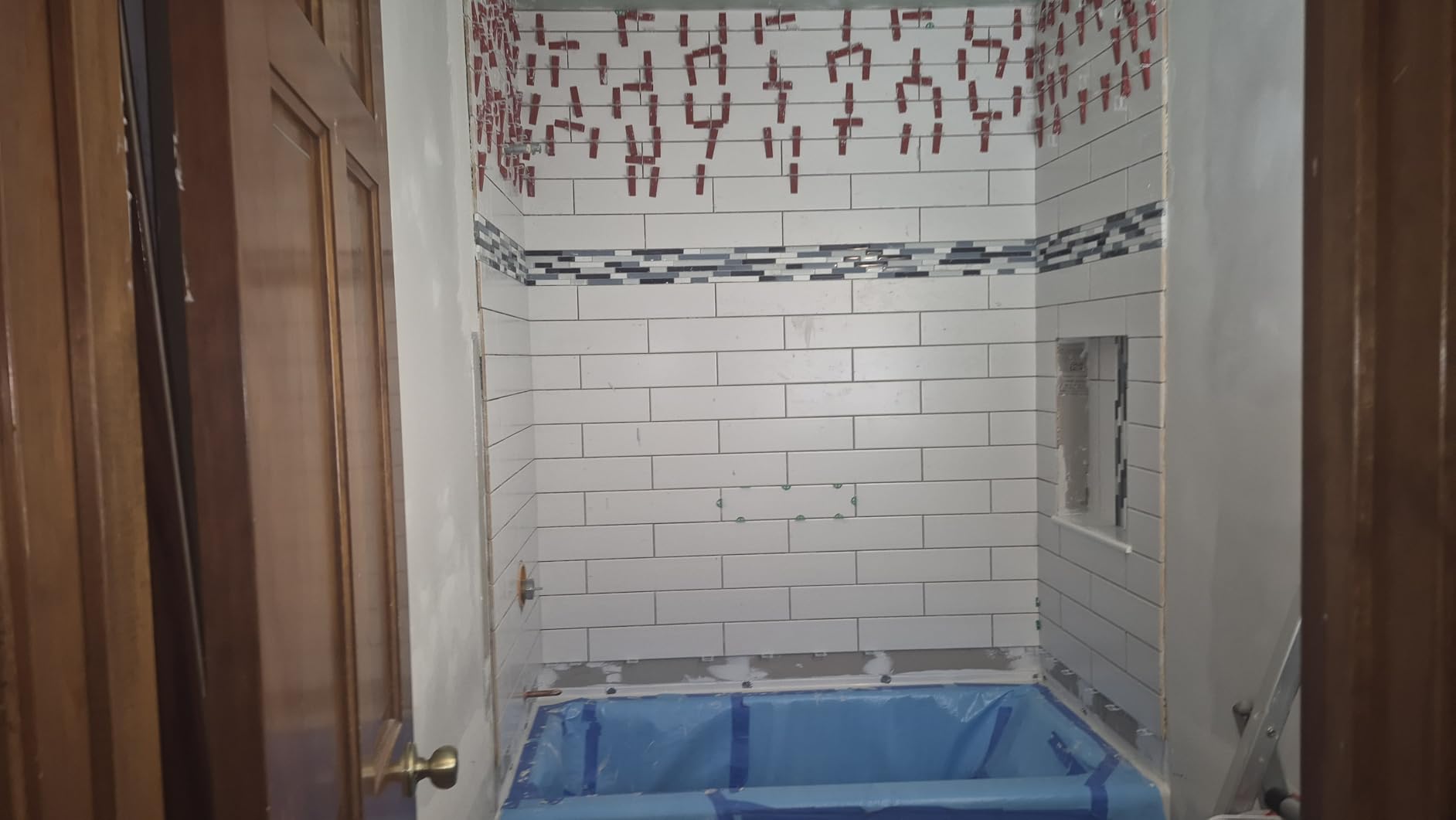 Tile Leveling System 1000-Piece Tile Leveling Spacer Clips and 300-Piece Reusable Wedges Tile Leveler Tool Set for Ceramic Tile and Stone Installation (1/8 Inch) customer photo 1