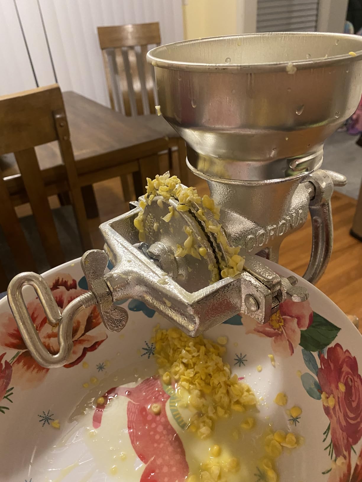 Corona Manual Grain Mill, Molino para Moler Maiz, Cast Iron Grinder customer photo 1