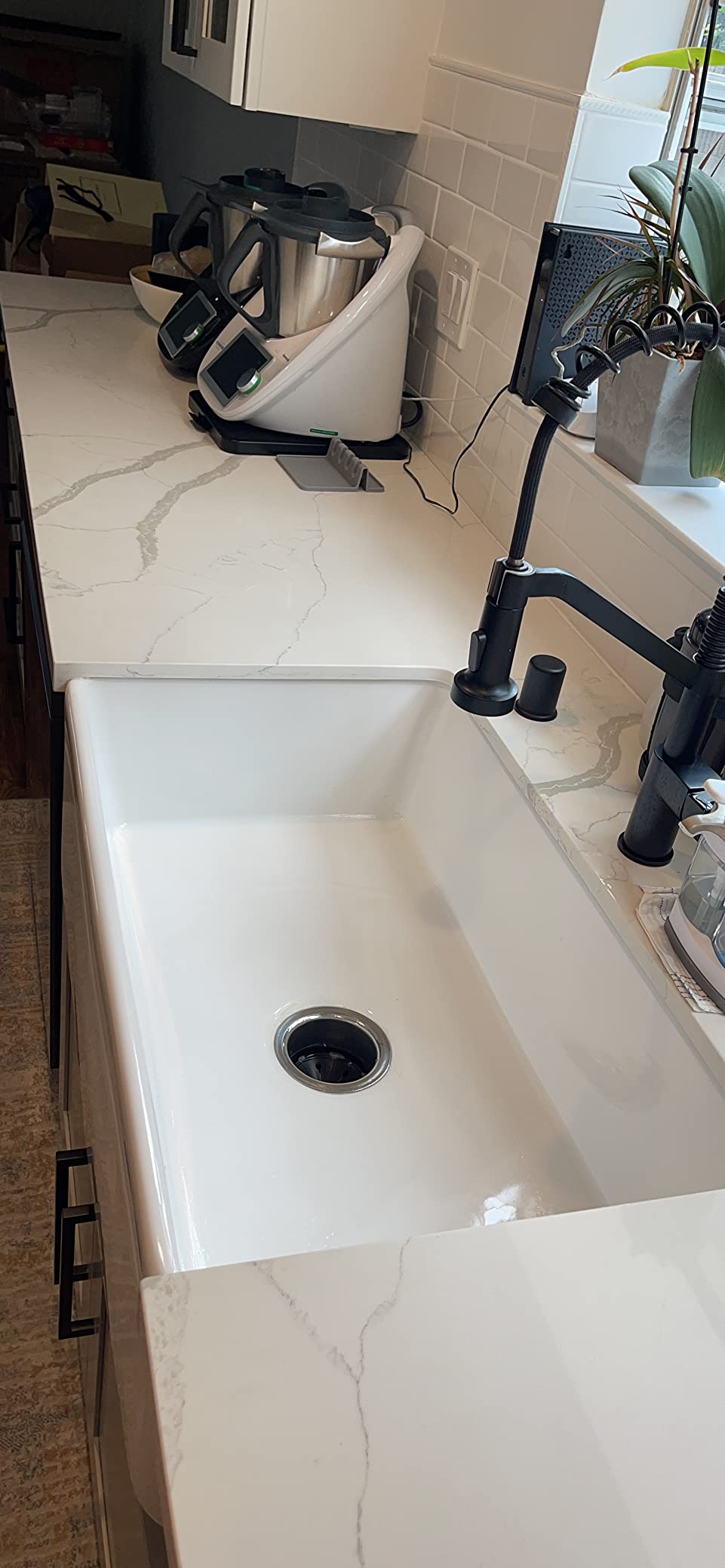 DeerValley White Farmhouse Sink Apron Front Farm Kitchen Sink 33 inch customer photo 1