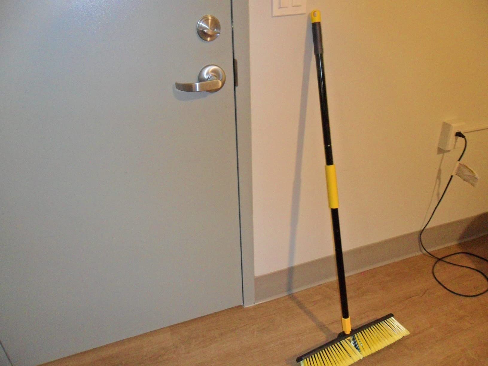 Yocada 18 Inch Push Broom Heavy-Duty Outdoor Commercial Broom Brush customer photo 2