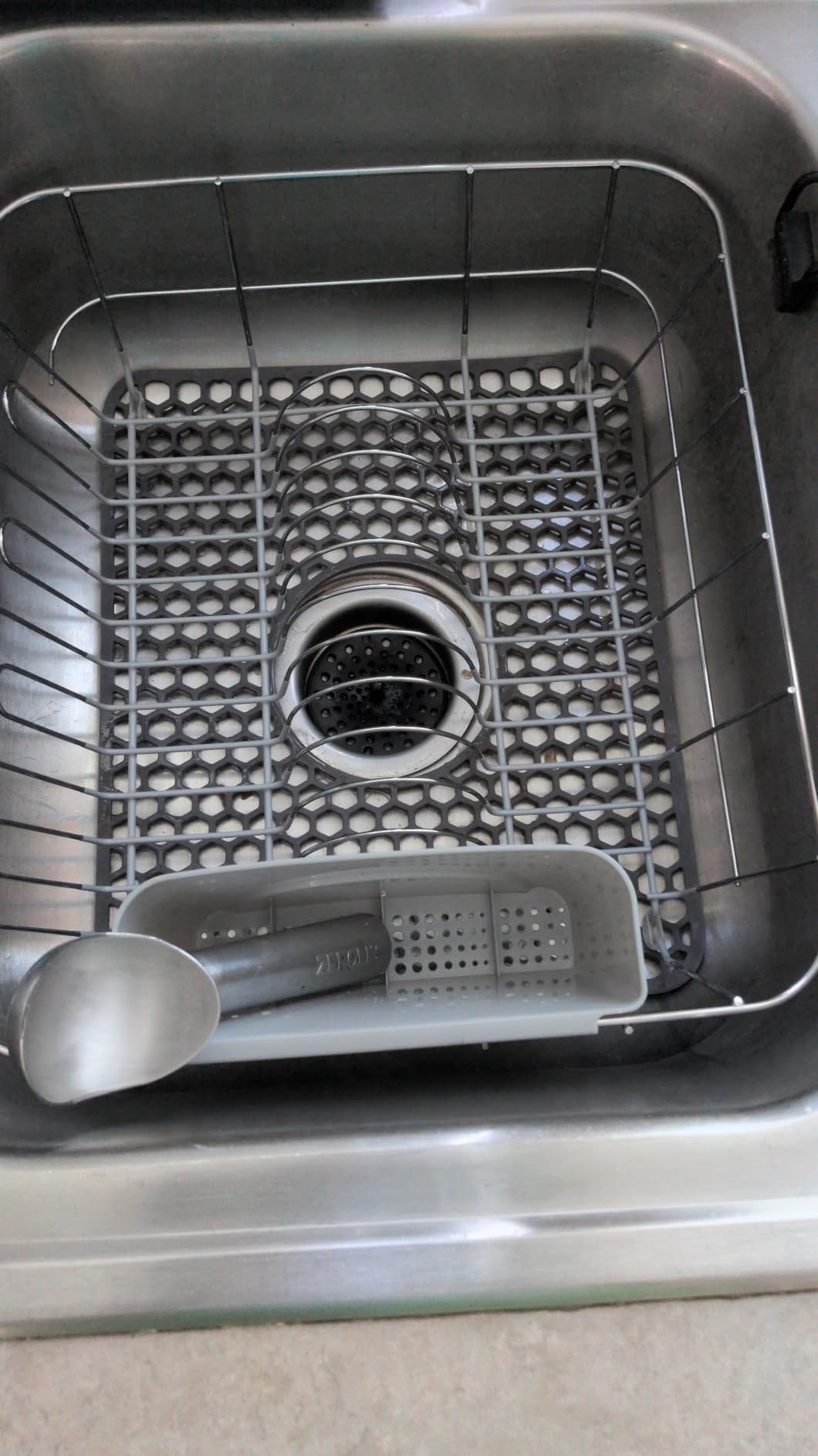 Dish Drying Rack & Cutlery Holder 2 Piece Set - Compact Sink-Fitting Dish Drainer with Rubberized Undercoating, Space-Saving Kitchen Organizer for Plates, Cups, Bowls & Utensils in Sink, Silver customer photo 1