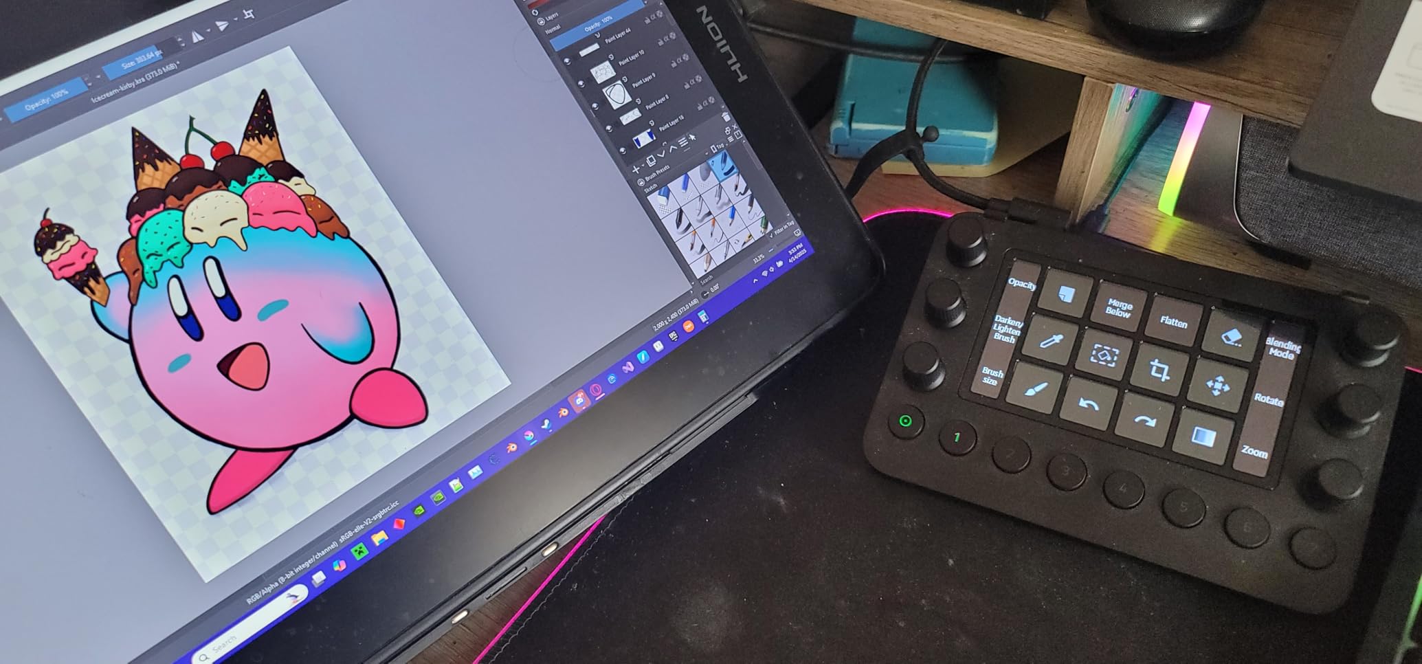 Razer Stream Controller: All-In-One Keypad for Streaming - 12 Haptic Switchblade Keys - 6 Tactile Analog Dials - 8 Programmable Buttons - Designed for PC & Mac Compatibility customer photo 1