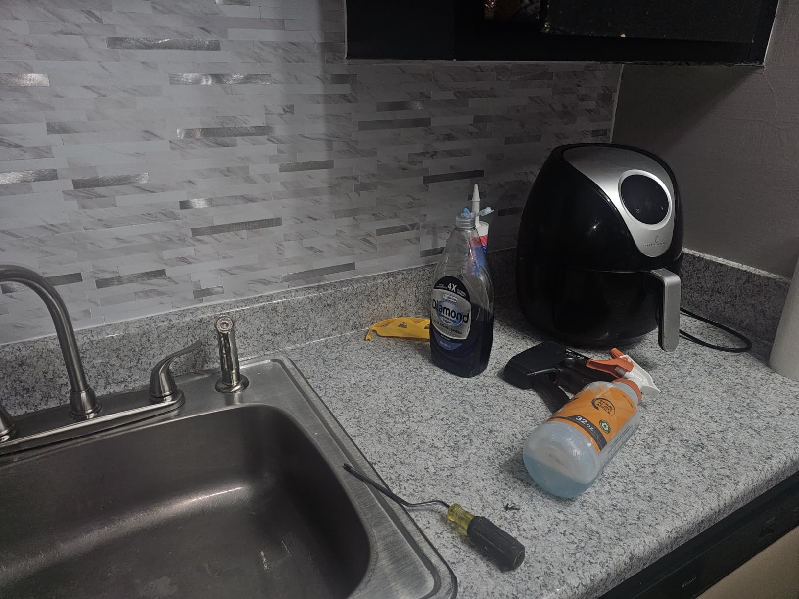 AULIGET 20 Sheets Peel and Stick Backsplash, Black & Grey Wood Look PVC Mixed Metal Stick on Backsplash Tiles for Kitchen customer photo 2
