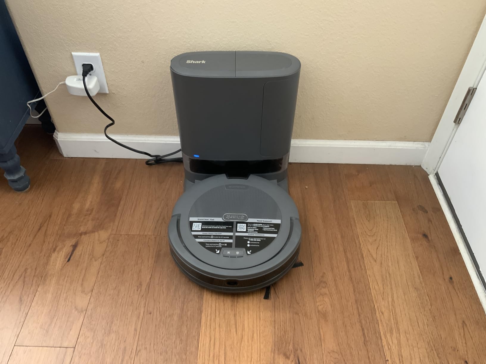 Shark Matrix Plus 2-in-1 Robot Vacuum & Mop, Black/Silver,RV2610WA customer photo 2