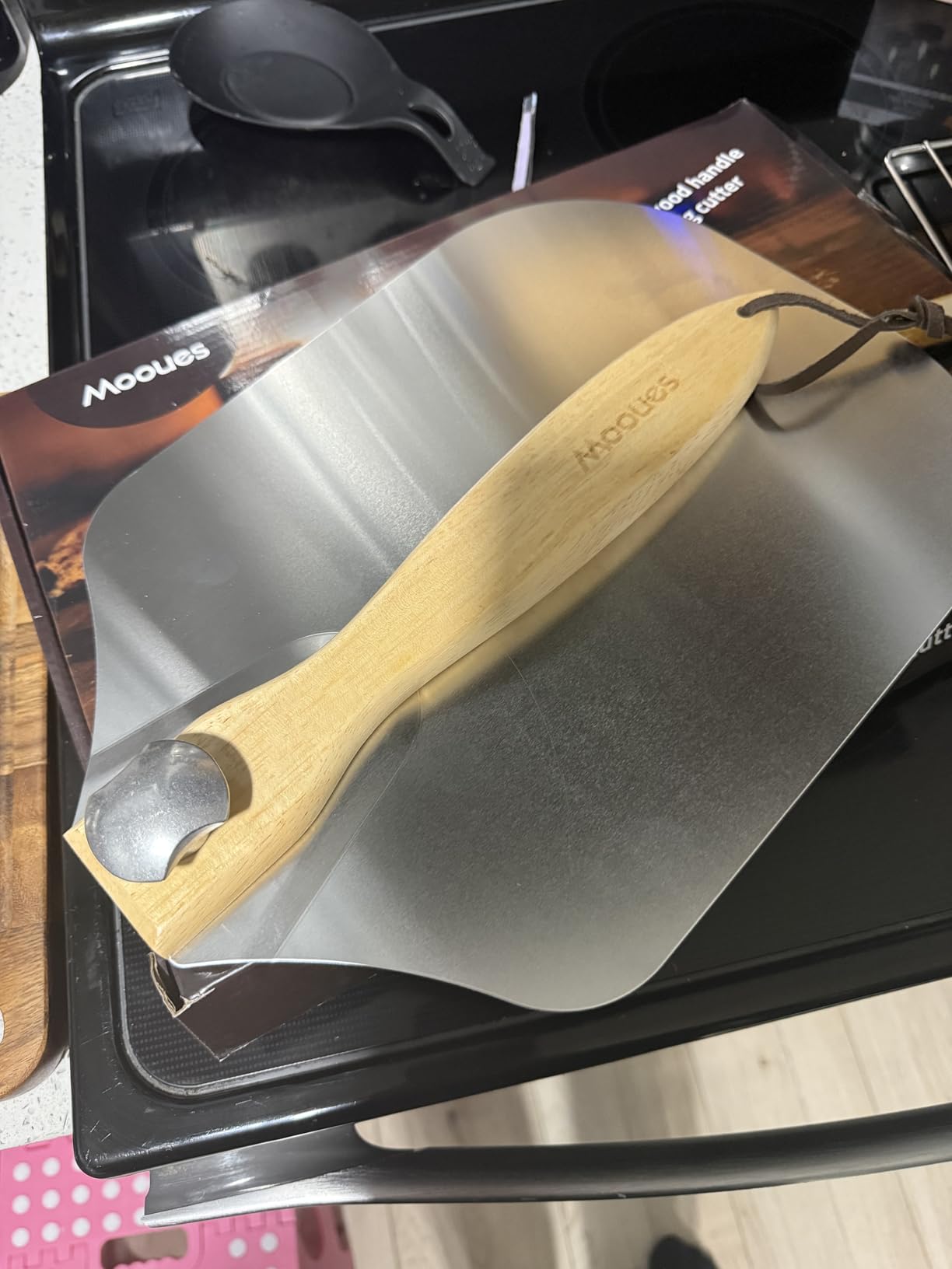 Mooues Pizza Peel Aluminum 12 inch Pizza Spatula with Rocker Cutter customer photo 1