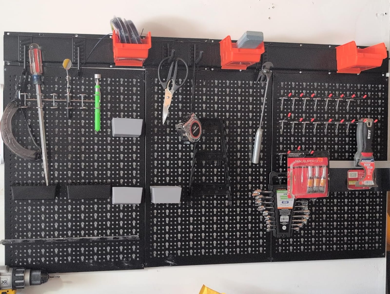 TORACK Metal Pegboard Wall Organizer System 24x48 in, 109 PCS Pegboard Kit customer photo 1