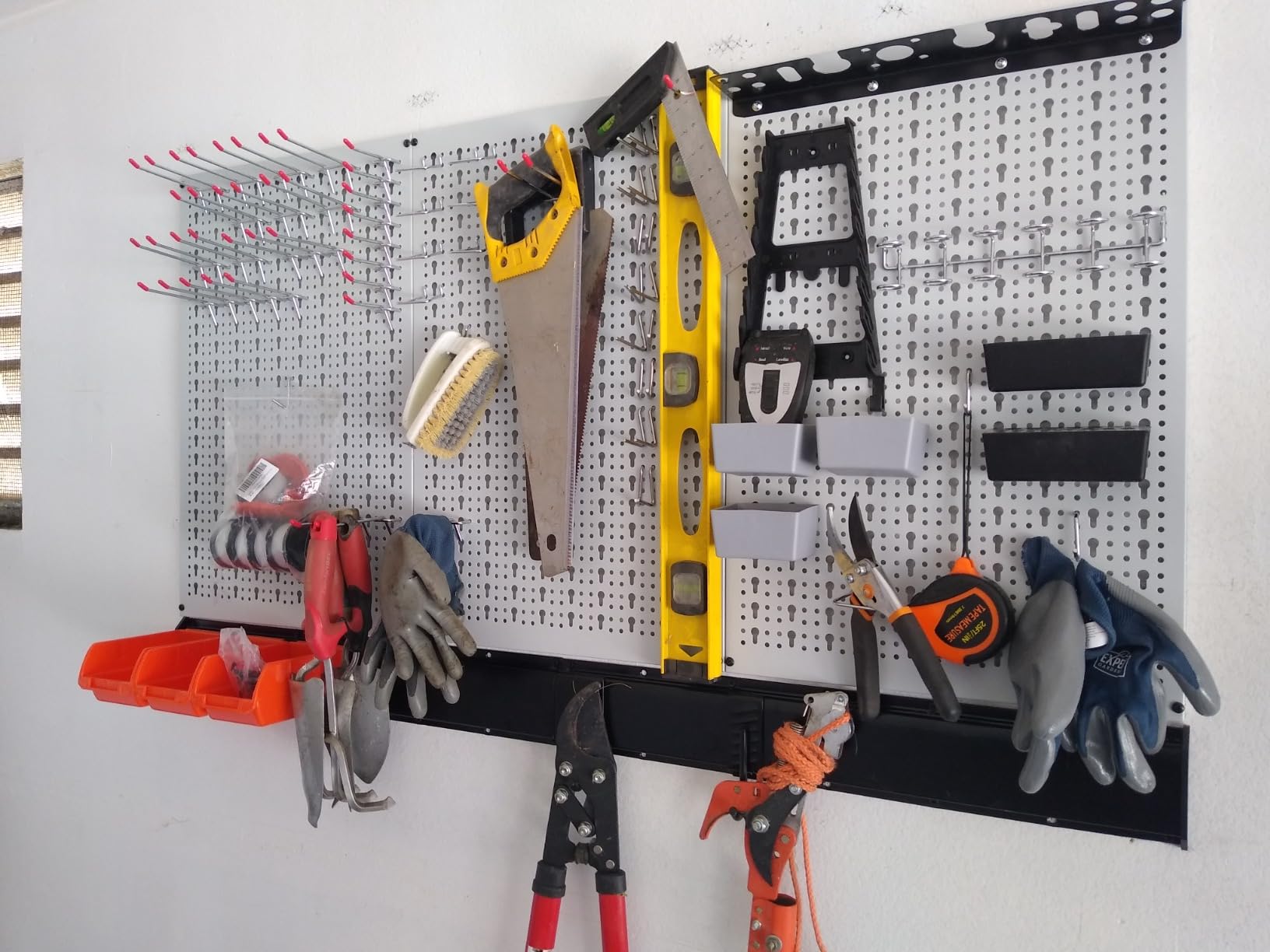 TORACK Metal Pegboard Wall Organizer System 24x48 in, 109 PCS Pegboard Kit customer photo 2