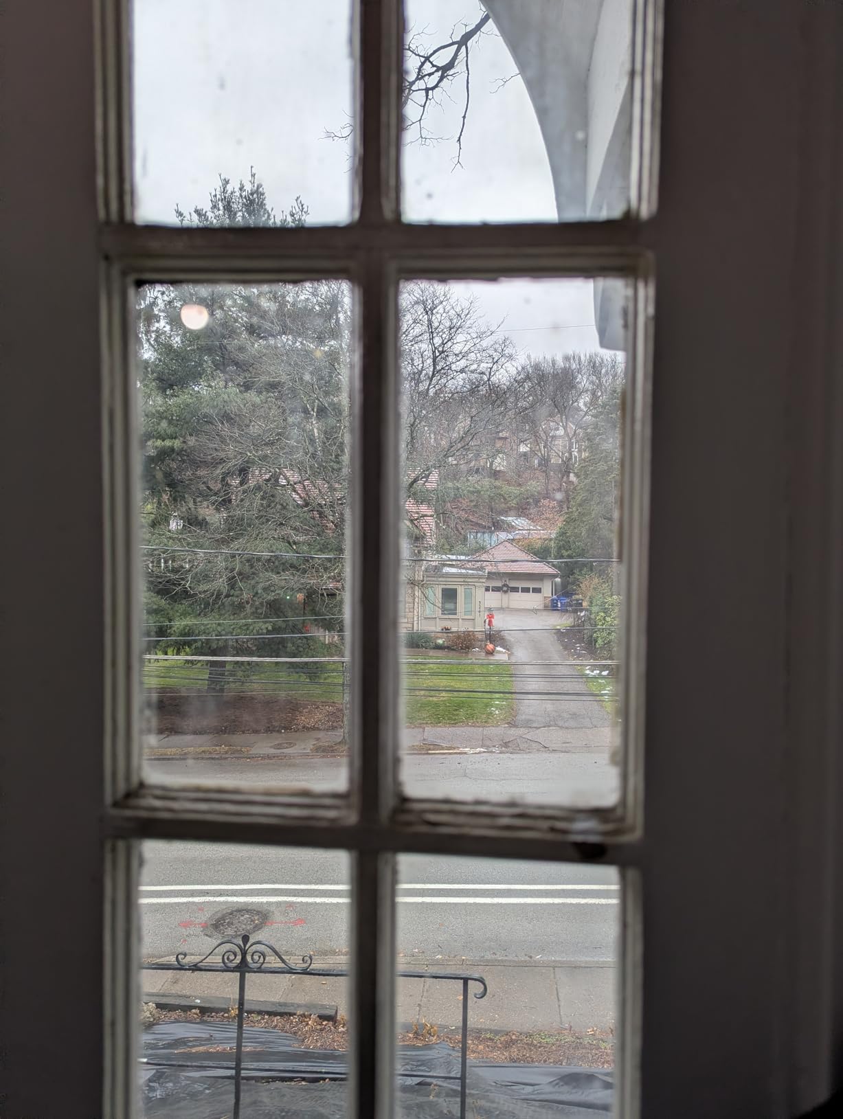 Duck Brand Winter Window Insulation Kit – Window Seal Rolled Shrink Film Covers Up to 15 3’ x 5’ Windows – Window Tape Included – Easy Indoor Installation - Clear - 15-Pack (288069) customer photo 1