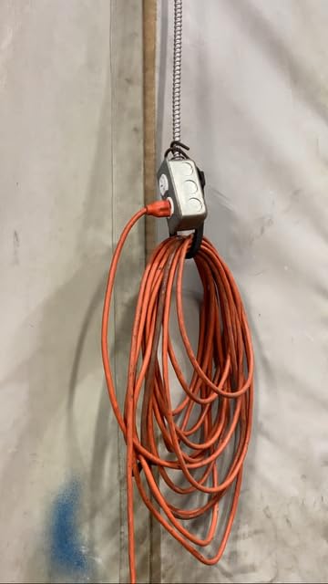 VEVOR 45FT Retractable Extension Cord Reel, Heavy Duty 12AWG/3C SJTOW Cord customer photo 2