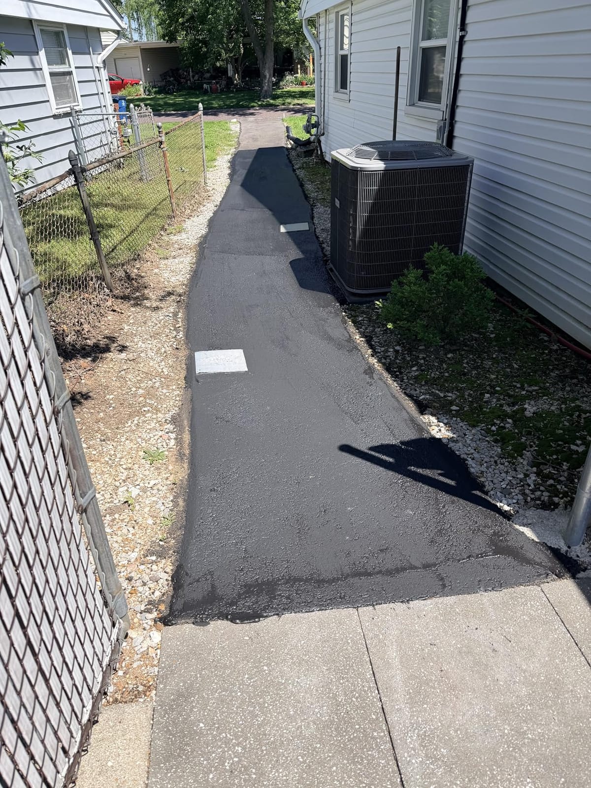 Jetcoat 8-Year Ultra Driveway Filler & Sealer, Protects and Renews Asphalt Pavement, Fast & Easy to Apply for Long Term Protection, Black (4.75 Gal.) customer photo 2