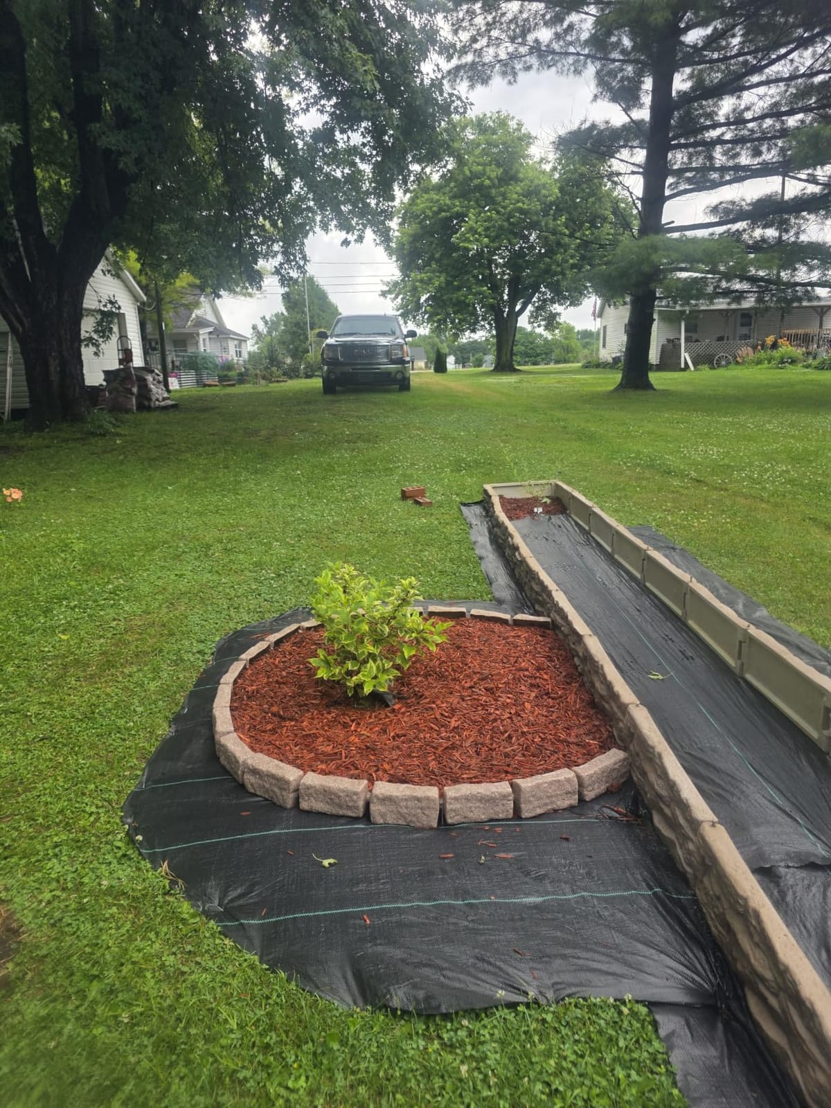 Beuta Landscape Edging | Garden Edging Border | Polyrock Bricks for Lawn Edging, Flower beds, Pathways & Yard Edging– 1 Pack | Each Section Has 6 Bricks 48