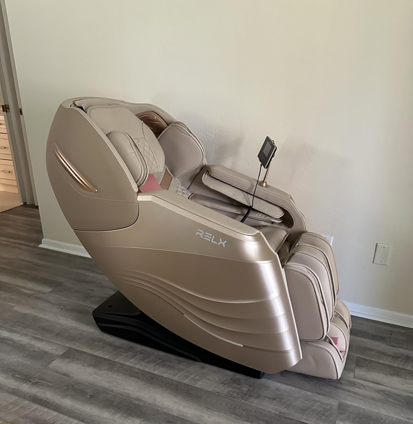 RELX Massage Chair Full Body with Body Scan, Zero Gravity, SL-Track, Cream customer photo 1