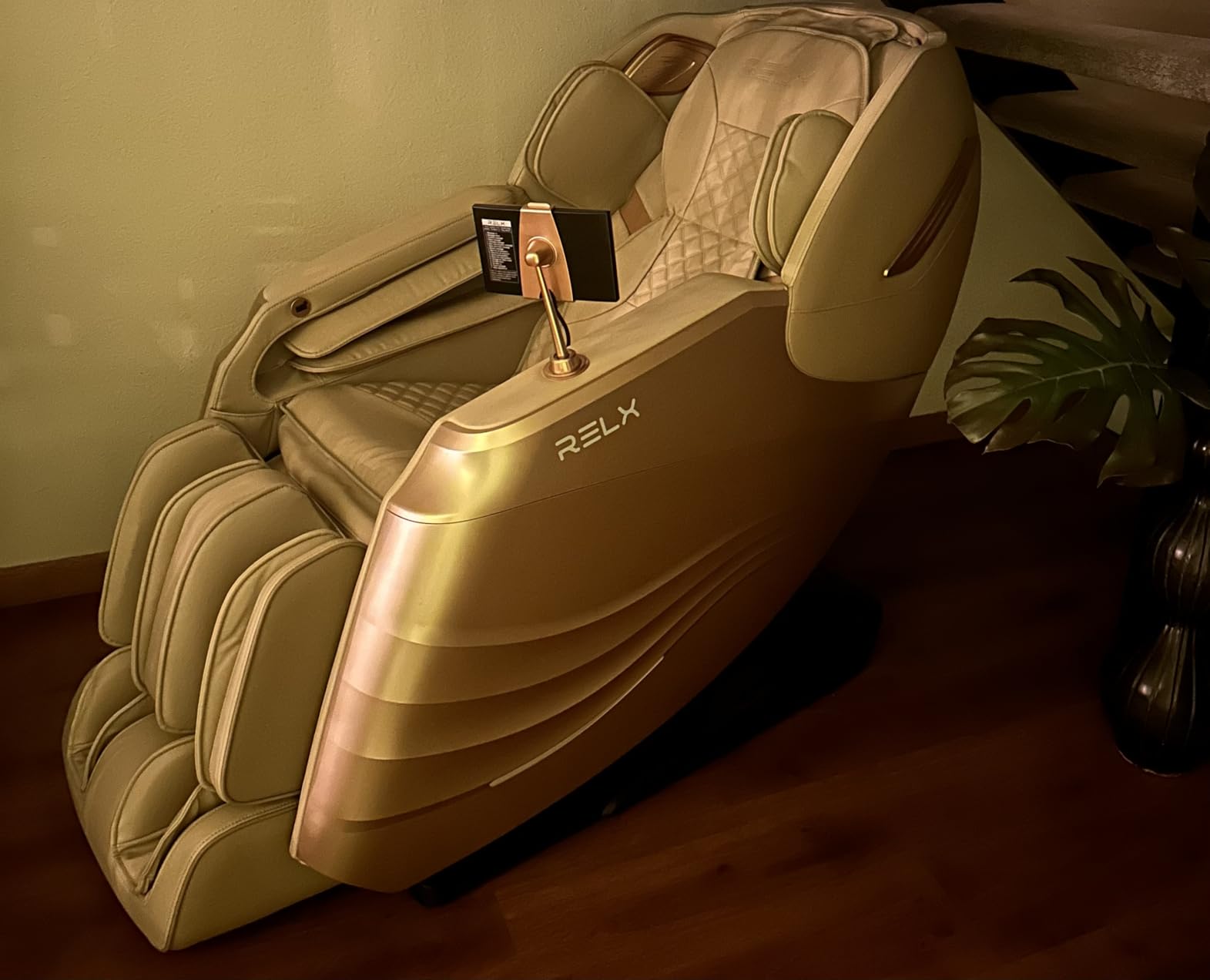 RELX Massage Chair Full Body with Body Scan, Zero Gravity, SL-Track, Cream customer photo 2