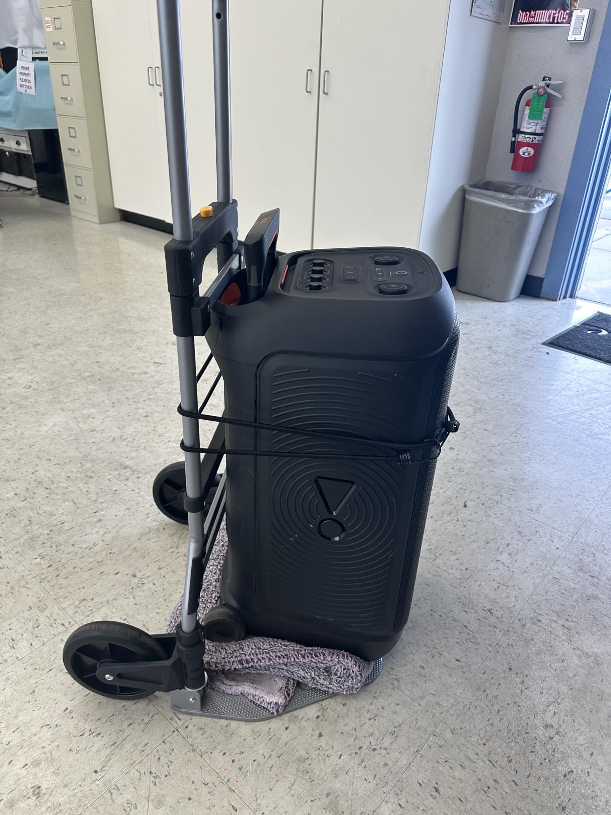 330 LB Capacity Folding Hand Truck Dolly Cart, Portable Aluminum Dolly Cart with Telescoping Handle and Rubber Wheels for Moving,Shopping,Travel,Office Use. customer photo 2
