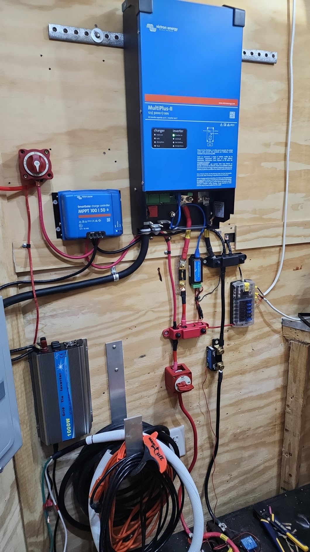 Victron Energy MultiPlus-II Inverter/Charger 3000VA 12V 120A | Pure Sine Wave Inverter Charger for 120 amp Battery, with PowerAssist Technology customer photo 1