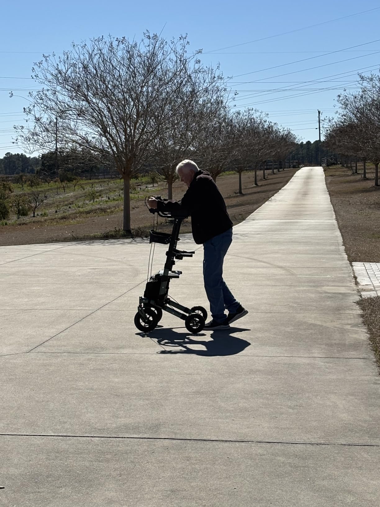 Helavo Upright Walker with Seat, Foldable Stand Up Walker with Rubber Tires customer photo 2