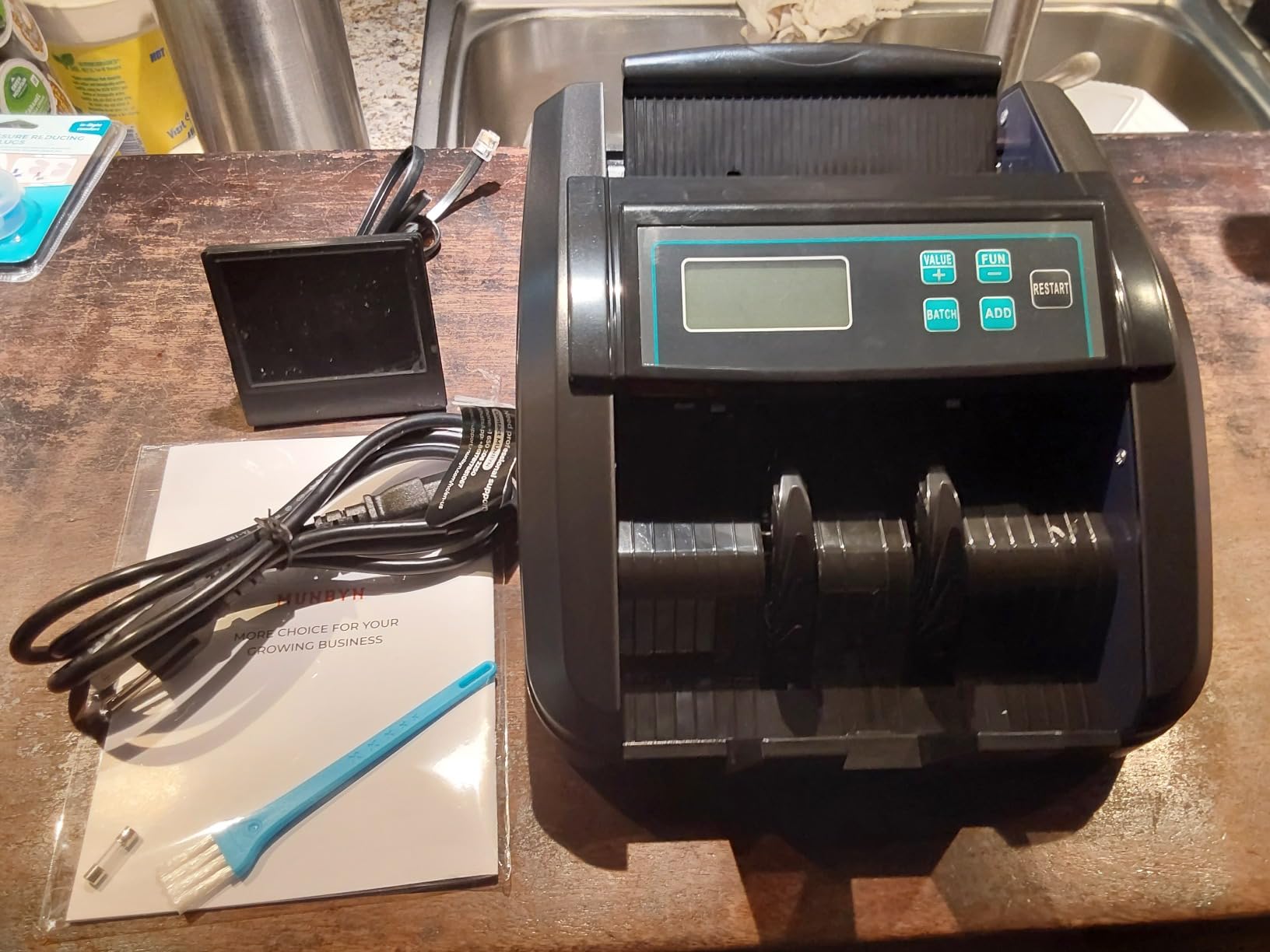 MUNBYN IMC51 Money Counter Machine, Count Value Bill Counter Cash Counter customer photo 1
