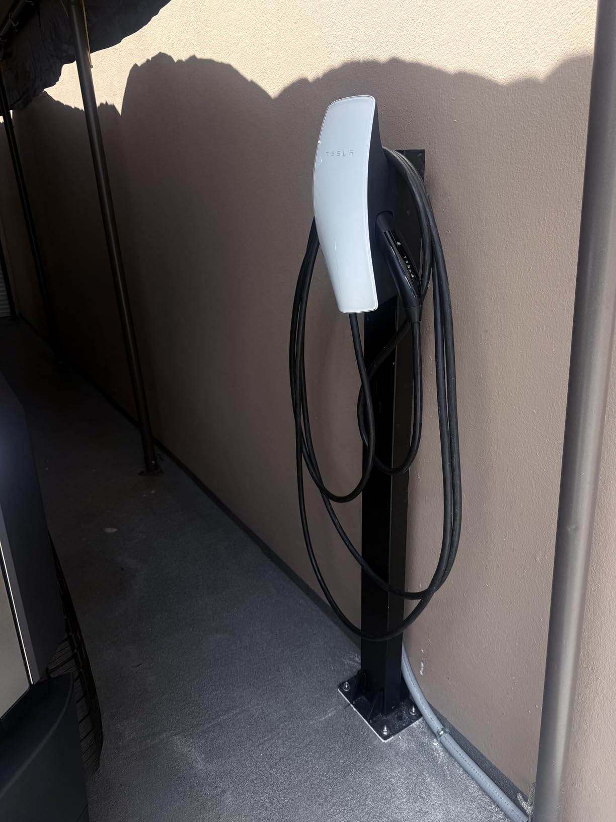 Cold-Rolled Steel Pedestal -Mounted EV Charger Pedestal for Tesla Charging Station with Attached Hook Upgraded Rain Cover New Energy Vehicle Charging Pile Column Lever EV Charging Pillar customer photo 2