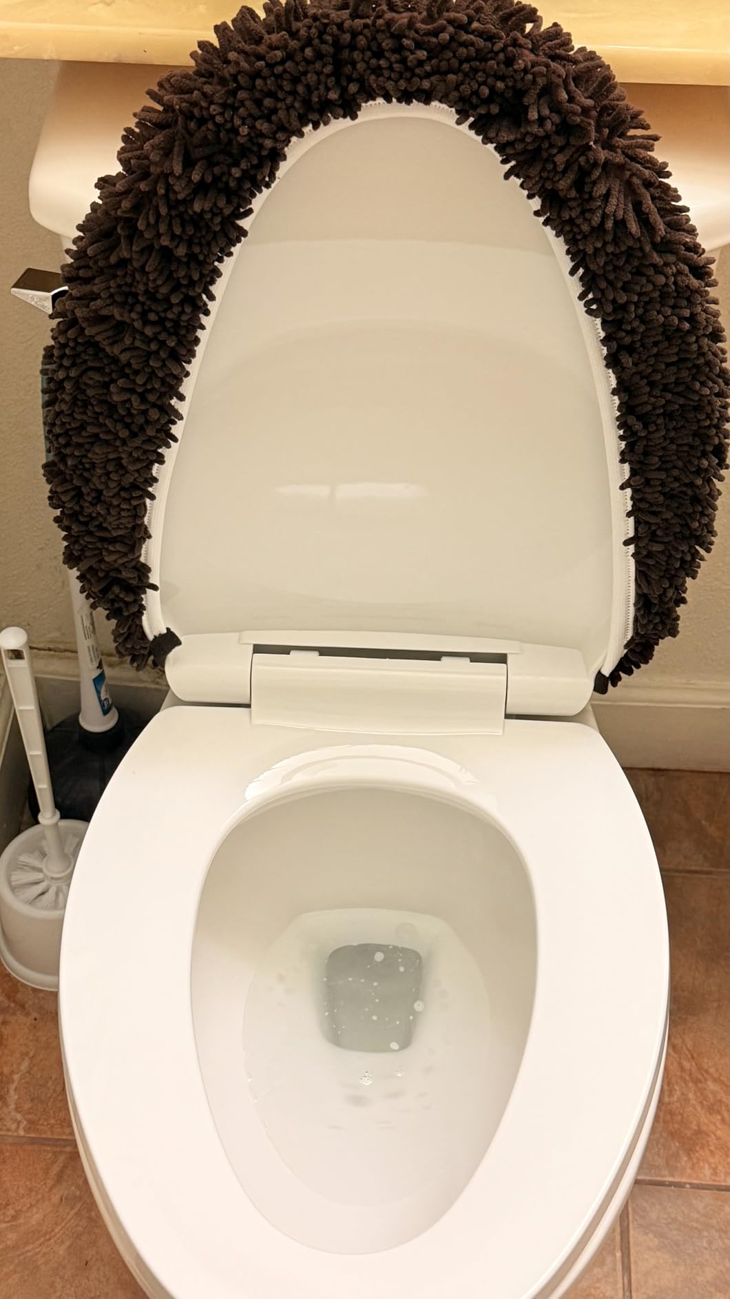 TREETONE Ultra Soft Chenille Bathroom Toilet Lid Cover, 19x21 Inches, White customer photo 2