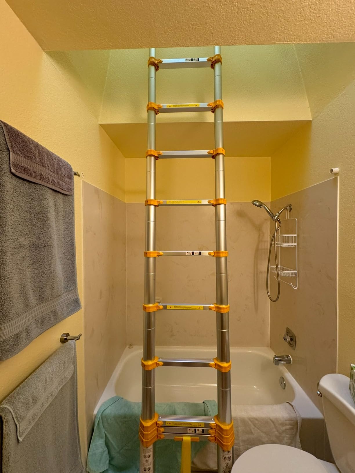 BOWEITI Aluminum Telescoping Ladder, 15.5FT Collapsible, 330 lbs Load, Silver customer photo 1