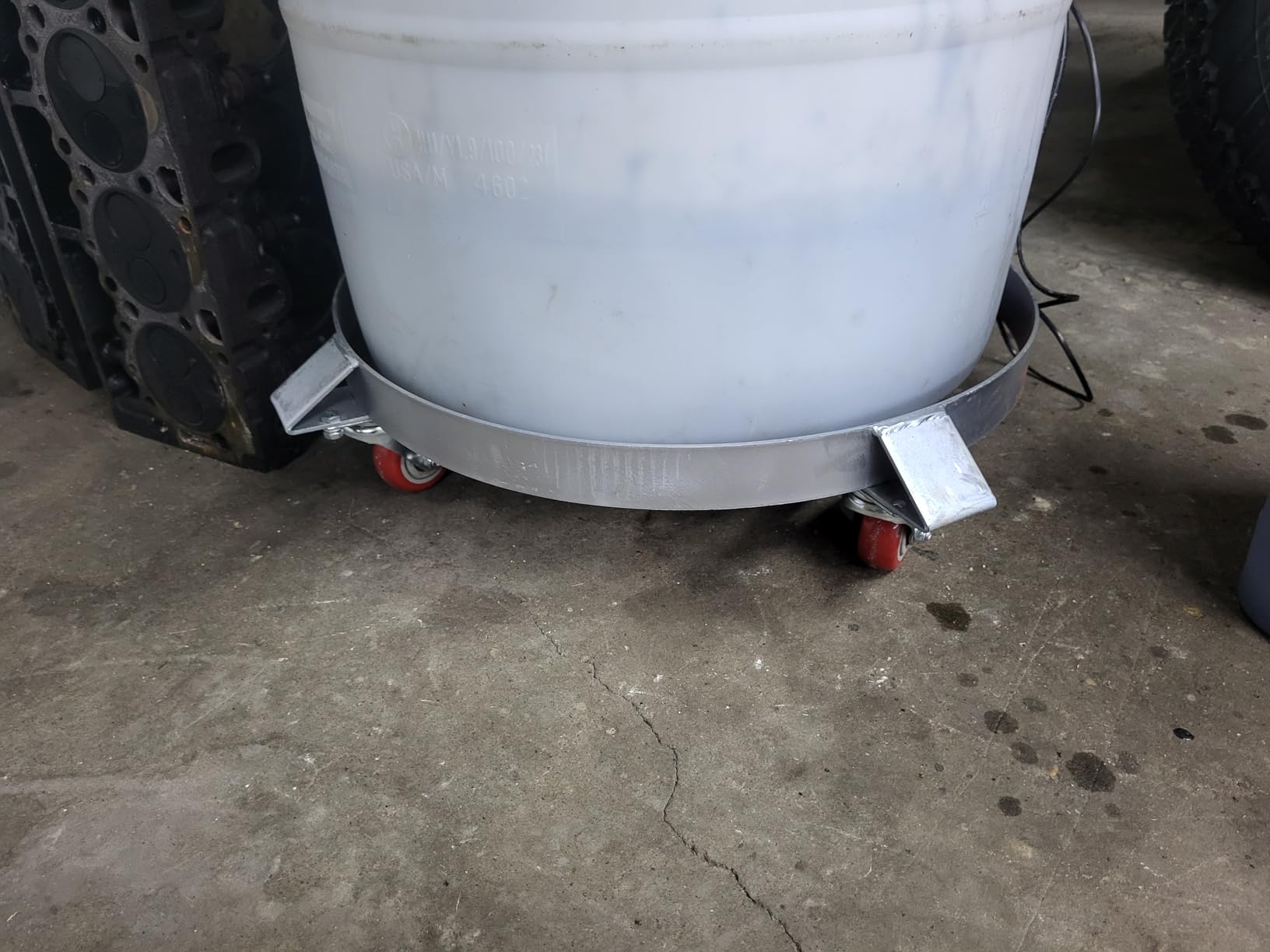 VEVOR 55 Gal Heavy Duty Drum Dolly 1250lbs Load Capacity Barrel Dolly Cart customer photo 1