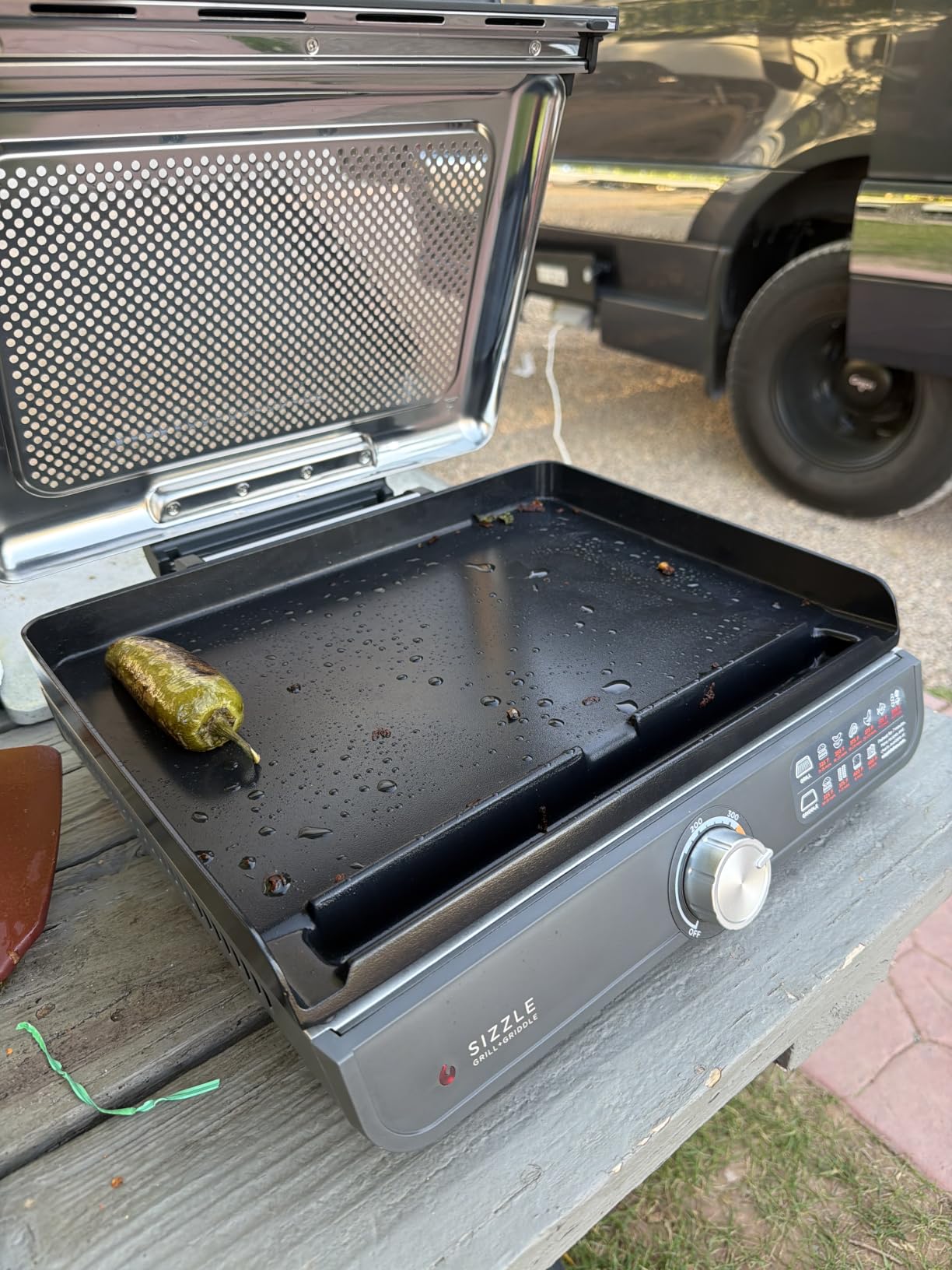Ninja® Sizzle™ Indoor Grill & Griddle, 14'', 500°F, Grey/Silver, GR101 customer photo 2