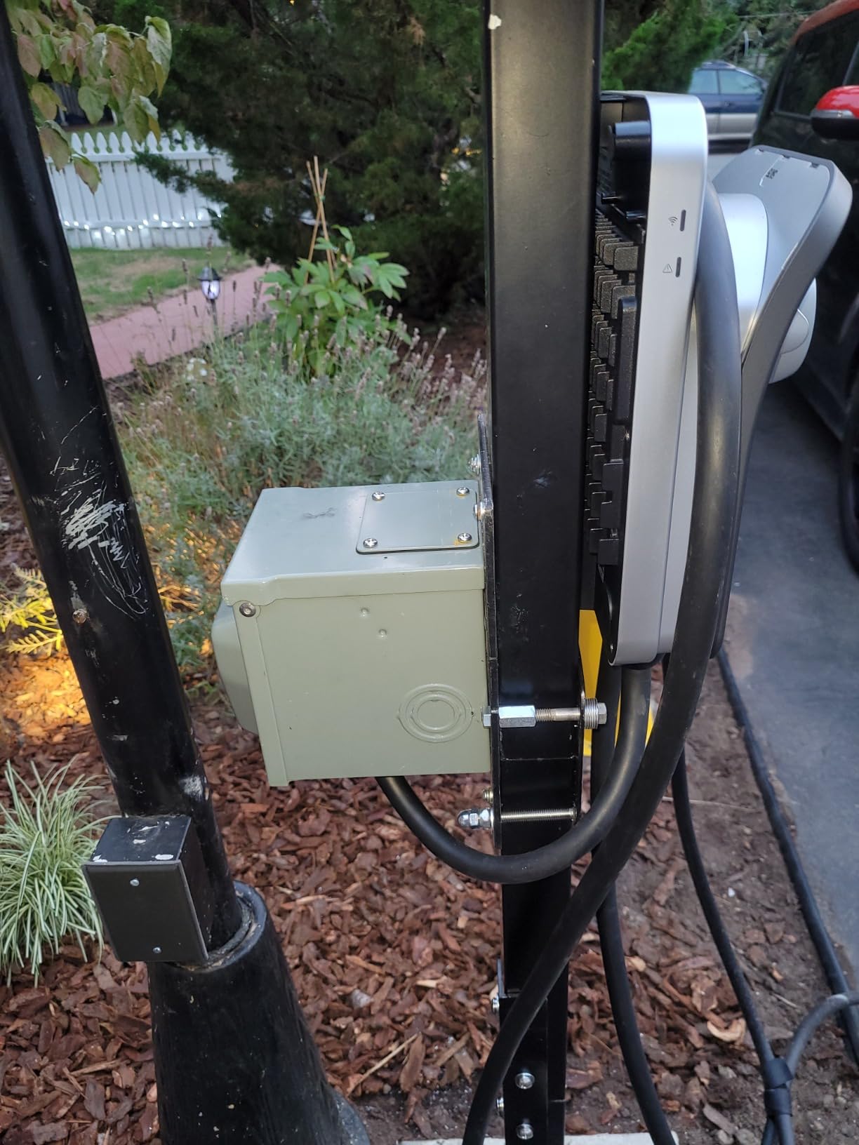 Weatherproof Pedestal with Roof for Tesla Gen3 EV Charging Stations | Heavy-Duty Stand with Top Cover, Compatible with Tesla Mobile Connector & J1772, Matte Metallic Black customer photo 1