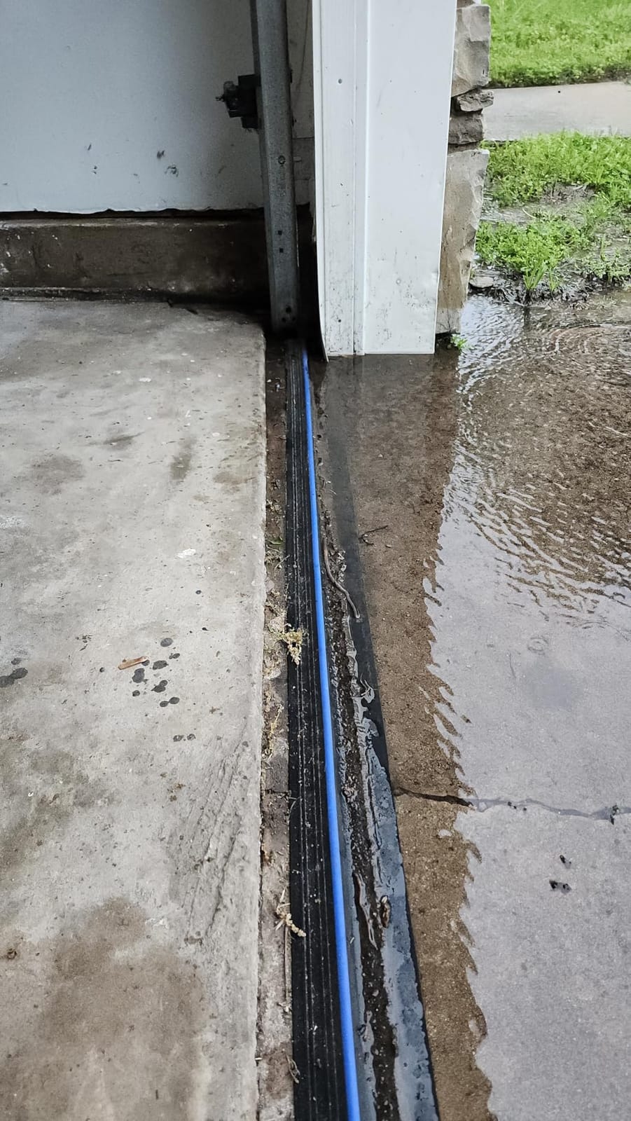 Jin&Bao Universal Garage Door Threshold Seal Strip 20FT Kit, Bottom Waterproof Rubber Weather Stripping Replacement(Blue, 2 Adhesive) customer photo 1