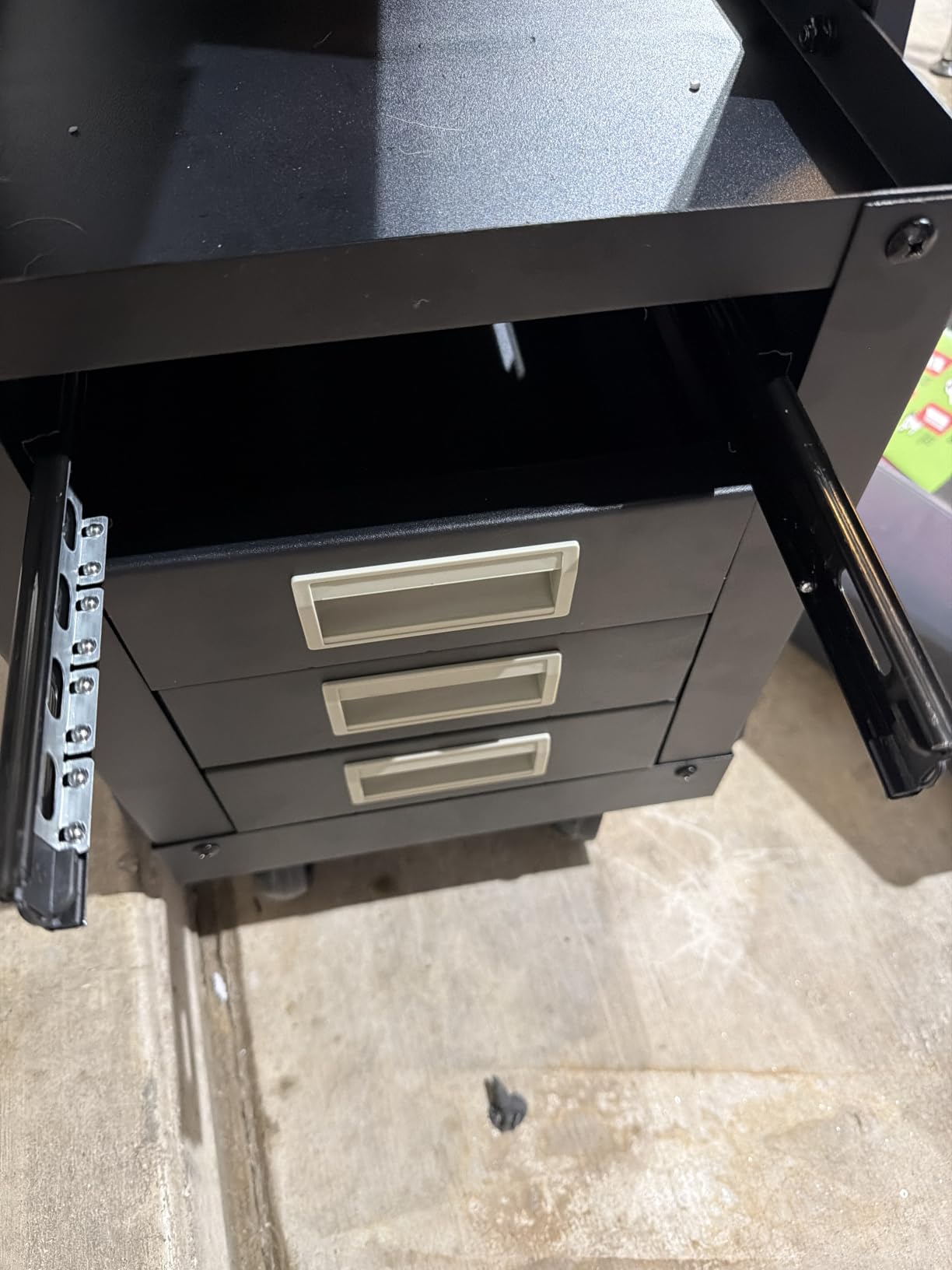 YESWELDER 2-Tier Welding Cart with 4 Drawers and Dual Cylinder Slots customer photo 1